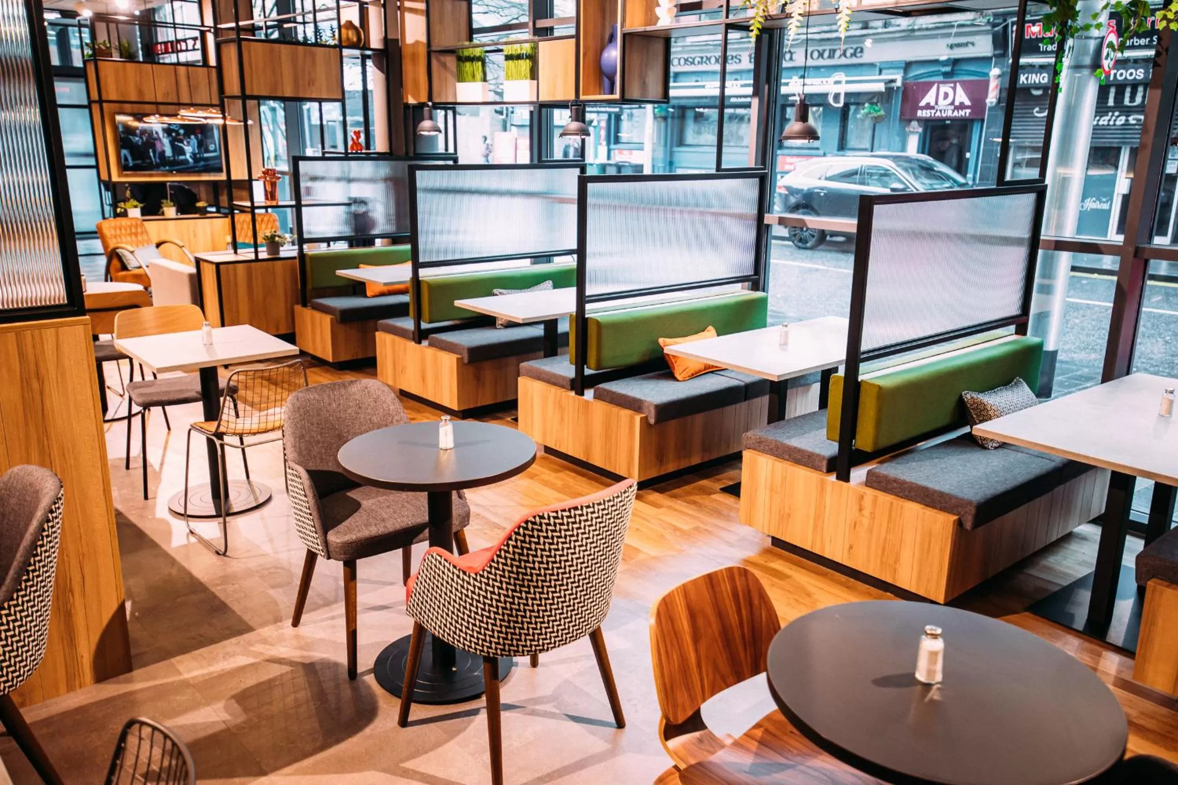 Restaurant/places to eat in ibis Belfast City Centre