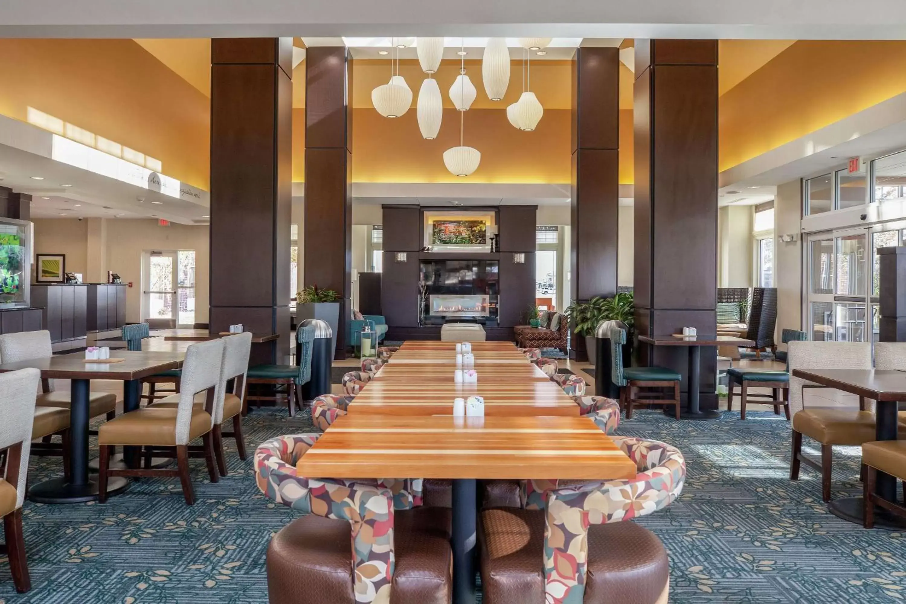 Dining area, Restaurant/Places to Eat in Hilton Garden Inn Fargo