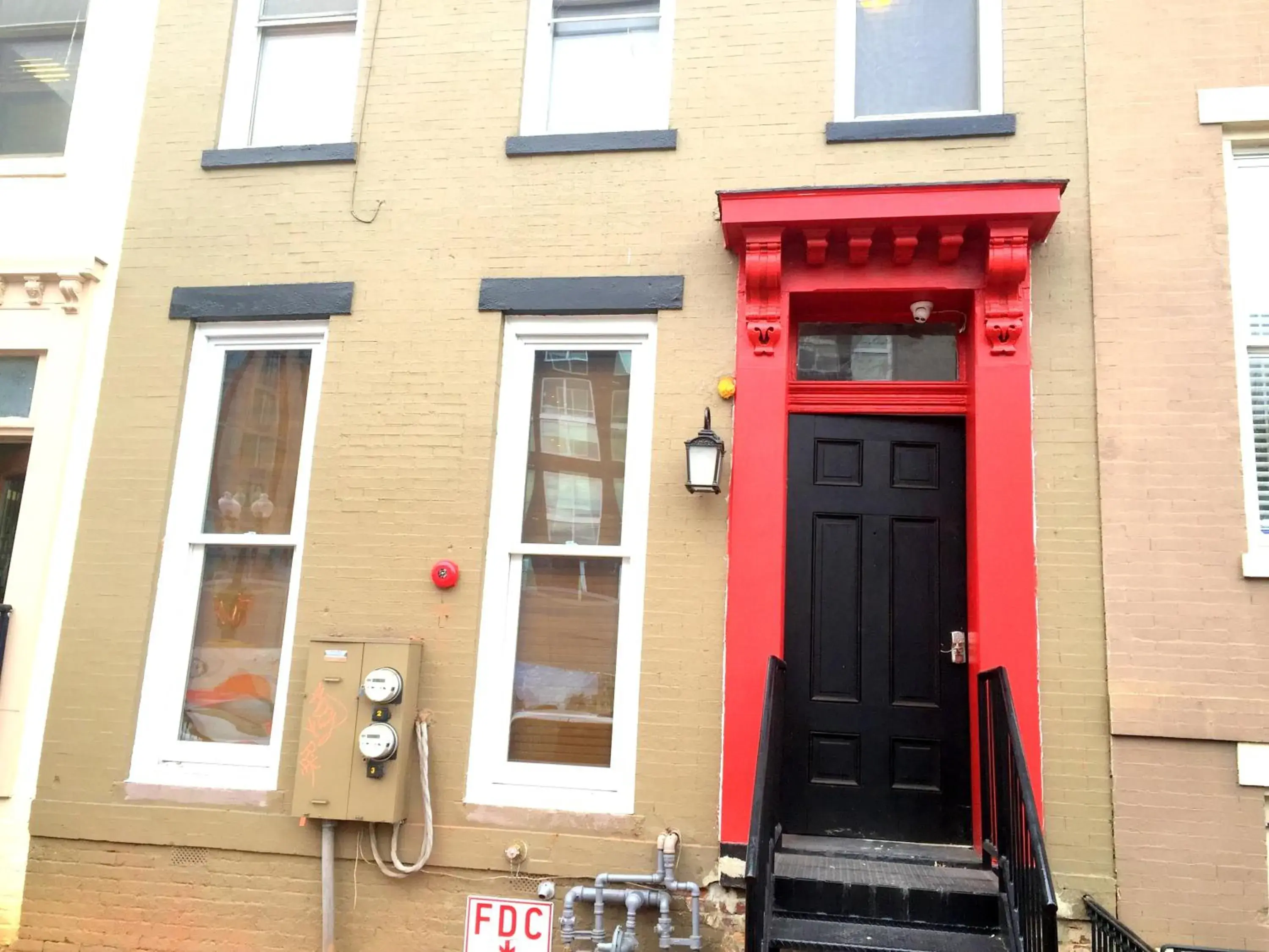 Facade/entrance in DC International Hostel 2 Facade/entrance in DC International Hostel 2