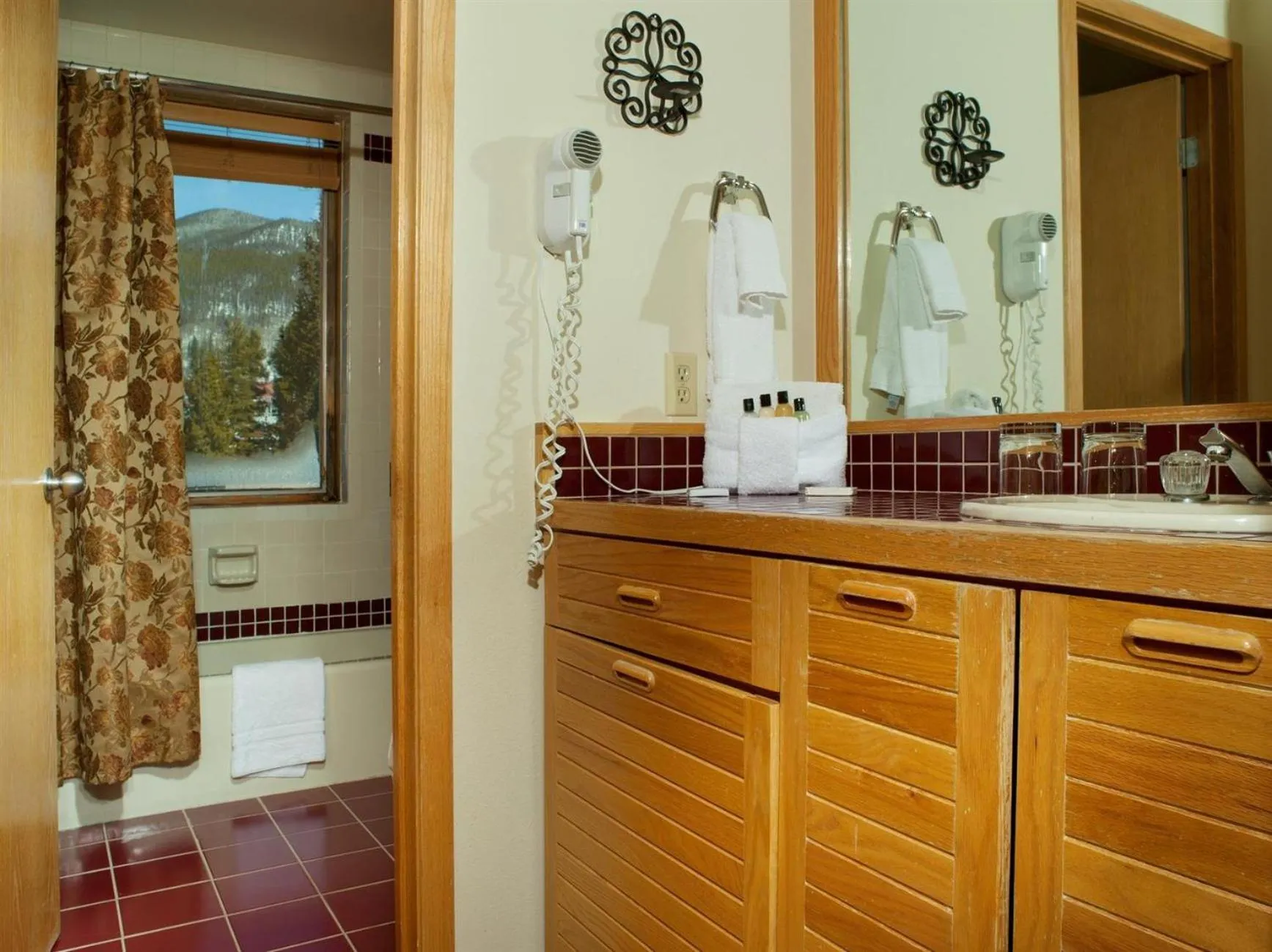 Photo of the whole room in Mountain House by Keystone Resort