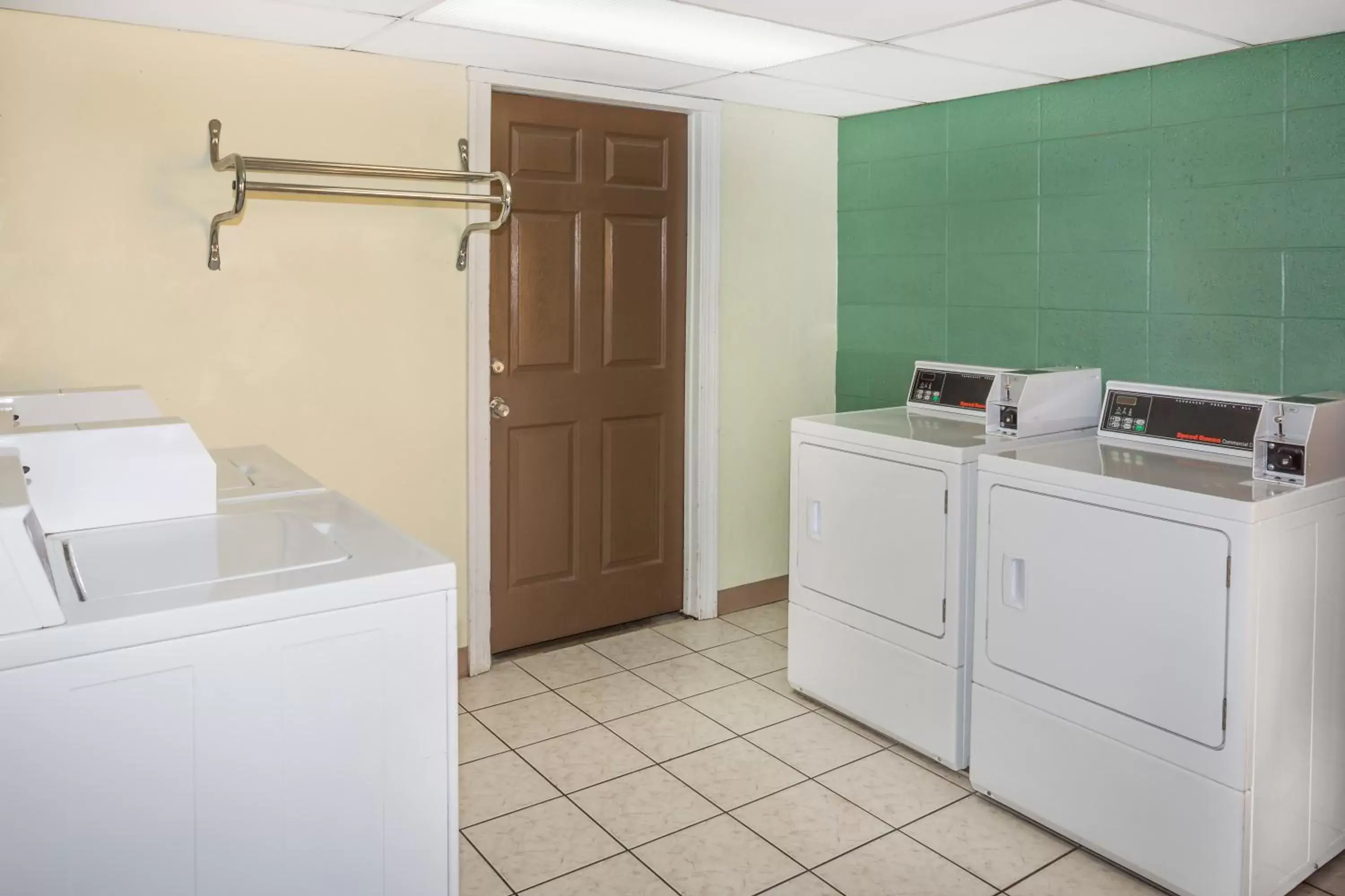 Area and facilities, Bathroom in Travelodge by Wyndham Fort Myers North