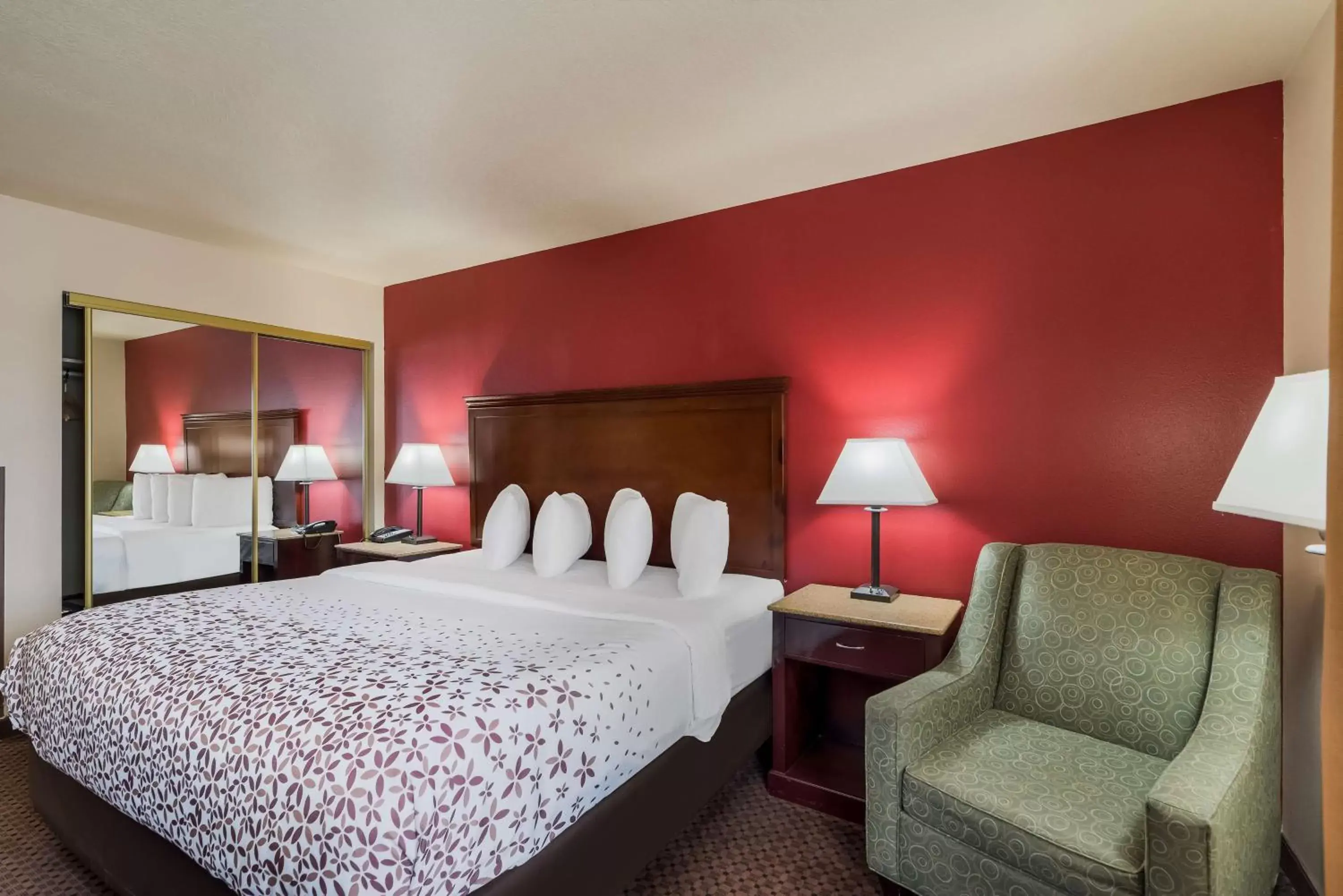 Bedroom, Bed in SureStay Plus Hotel by Best Western Silver City