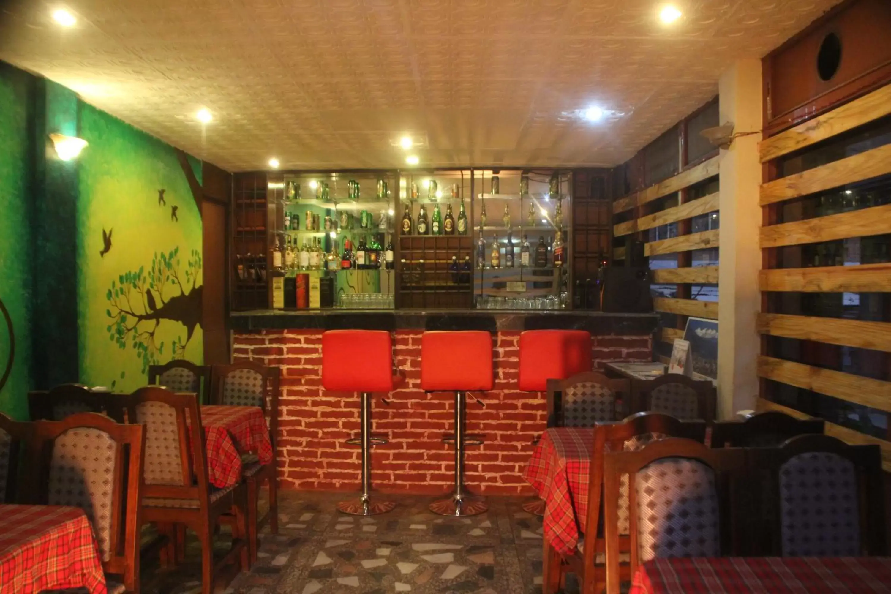 Restaurant/places to eat, Lounge/Bar in Hotel Pomelo House