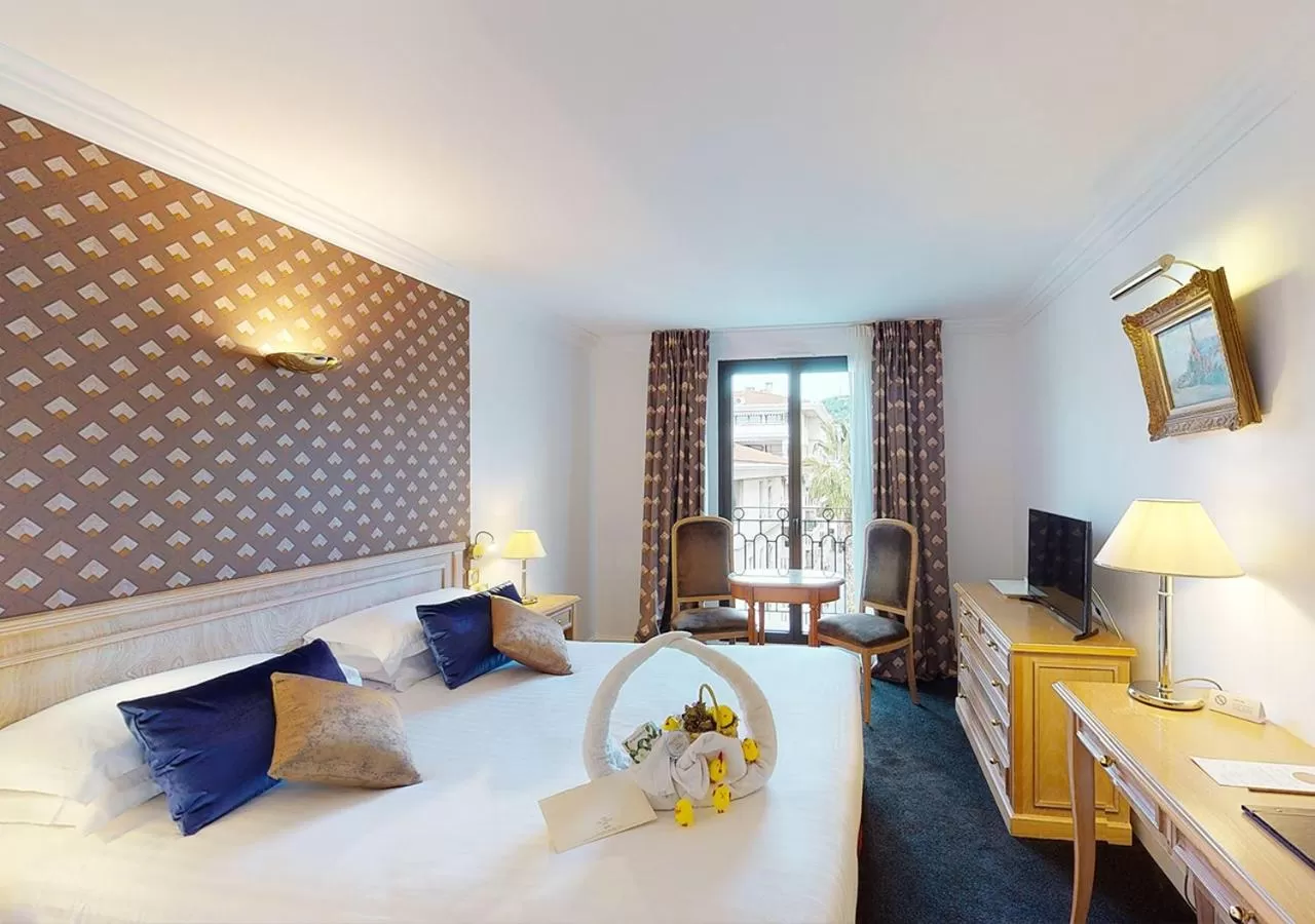 City view, Bed in Sun Riviera Hotel