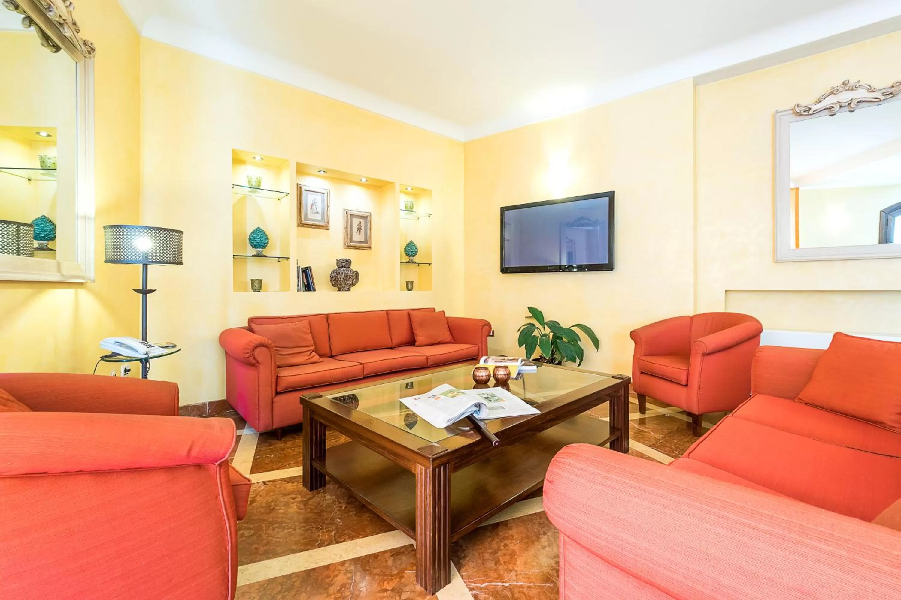 Communal lounge/ TV room in Hotel Vecchio Borgo