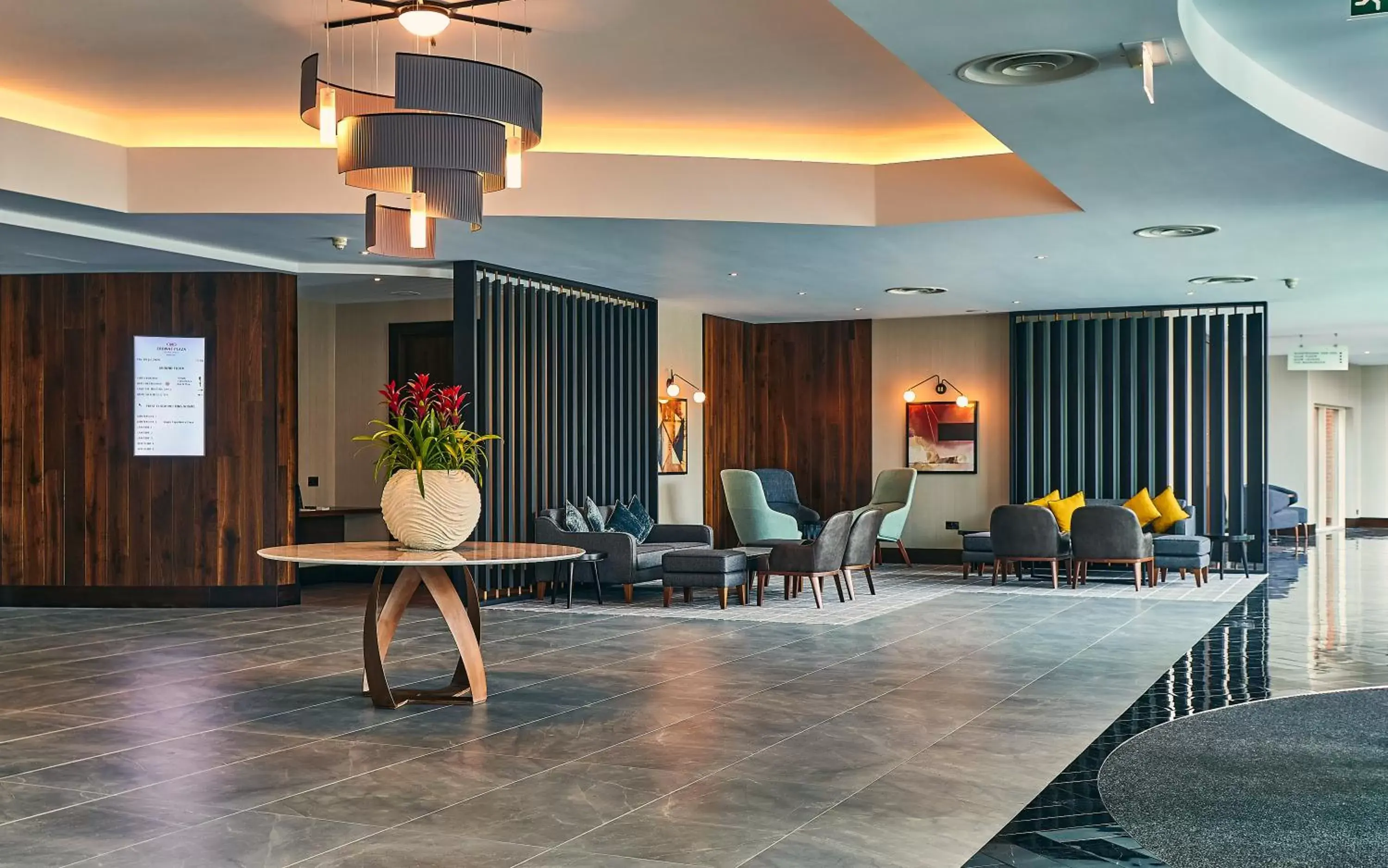Lobby or reception in Crowne Plaza Marlow, an IHG Hotel