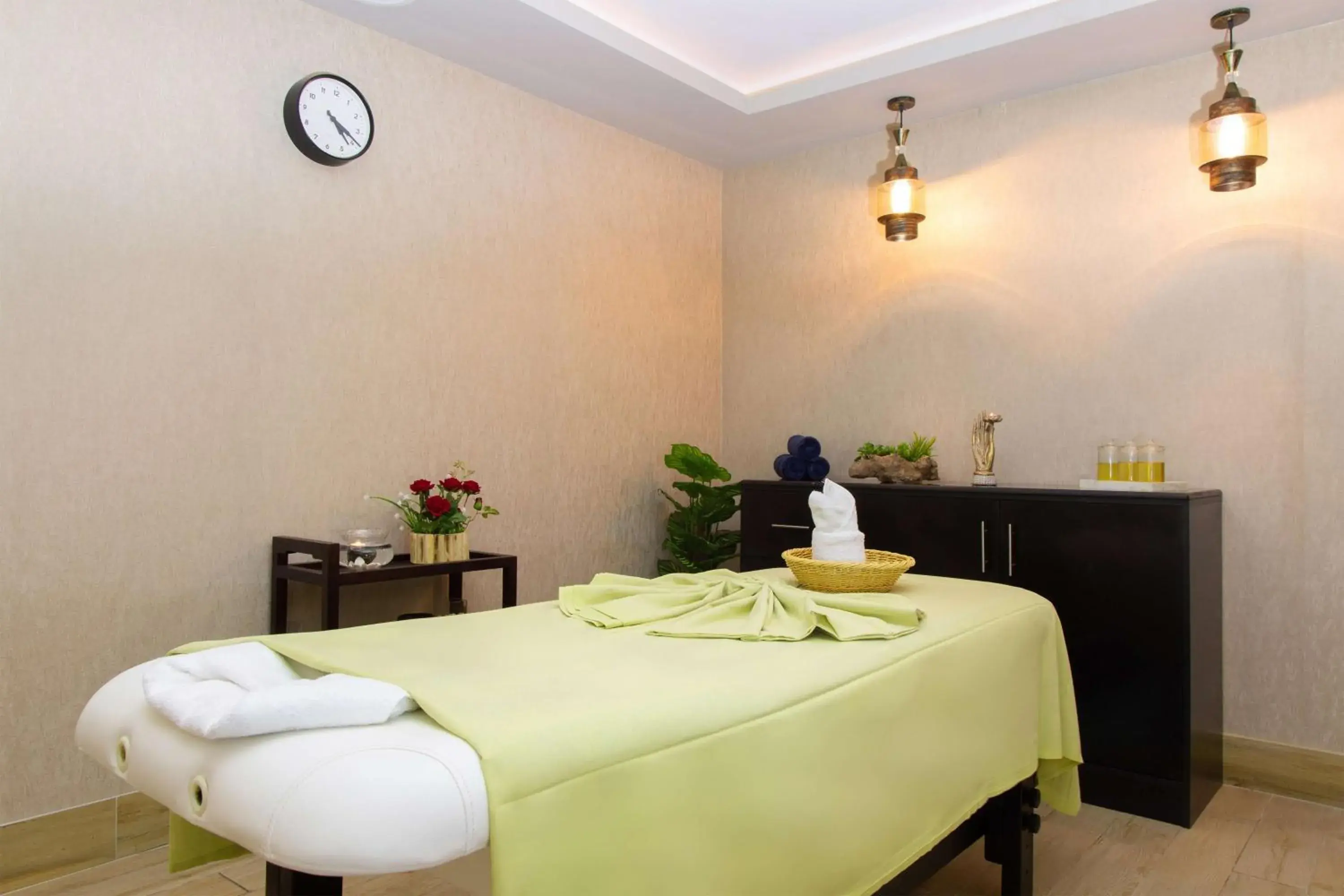 Massage, Spa/Wellness in Radisson Blu Hotel, Muscat