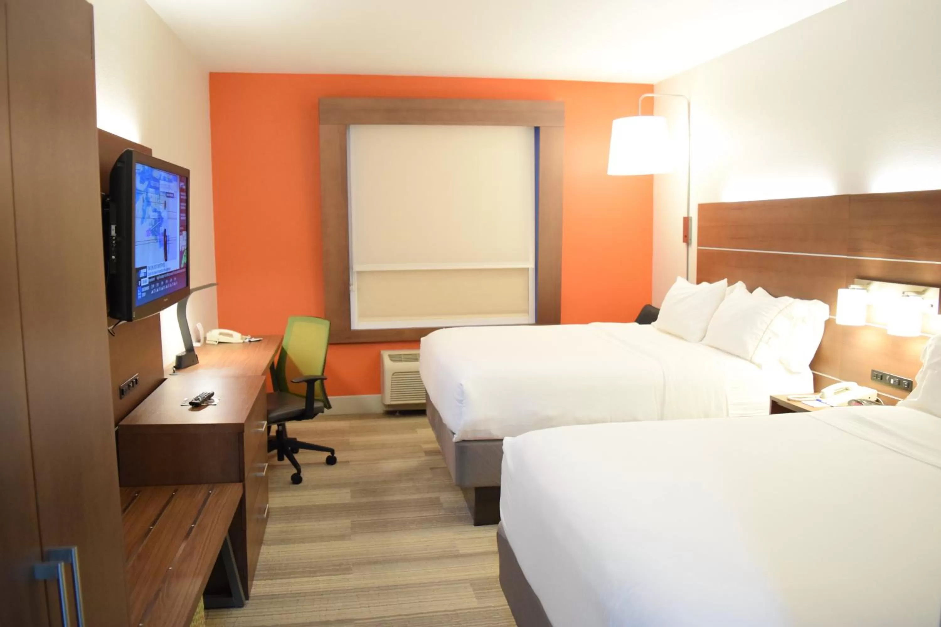 Photo of the whole room, Bed in Holiday Inn Express & Suites Pensacola West I-10 by IHG
