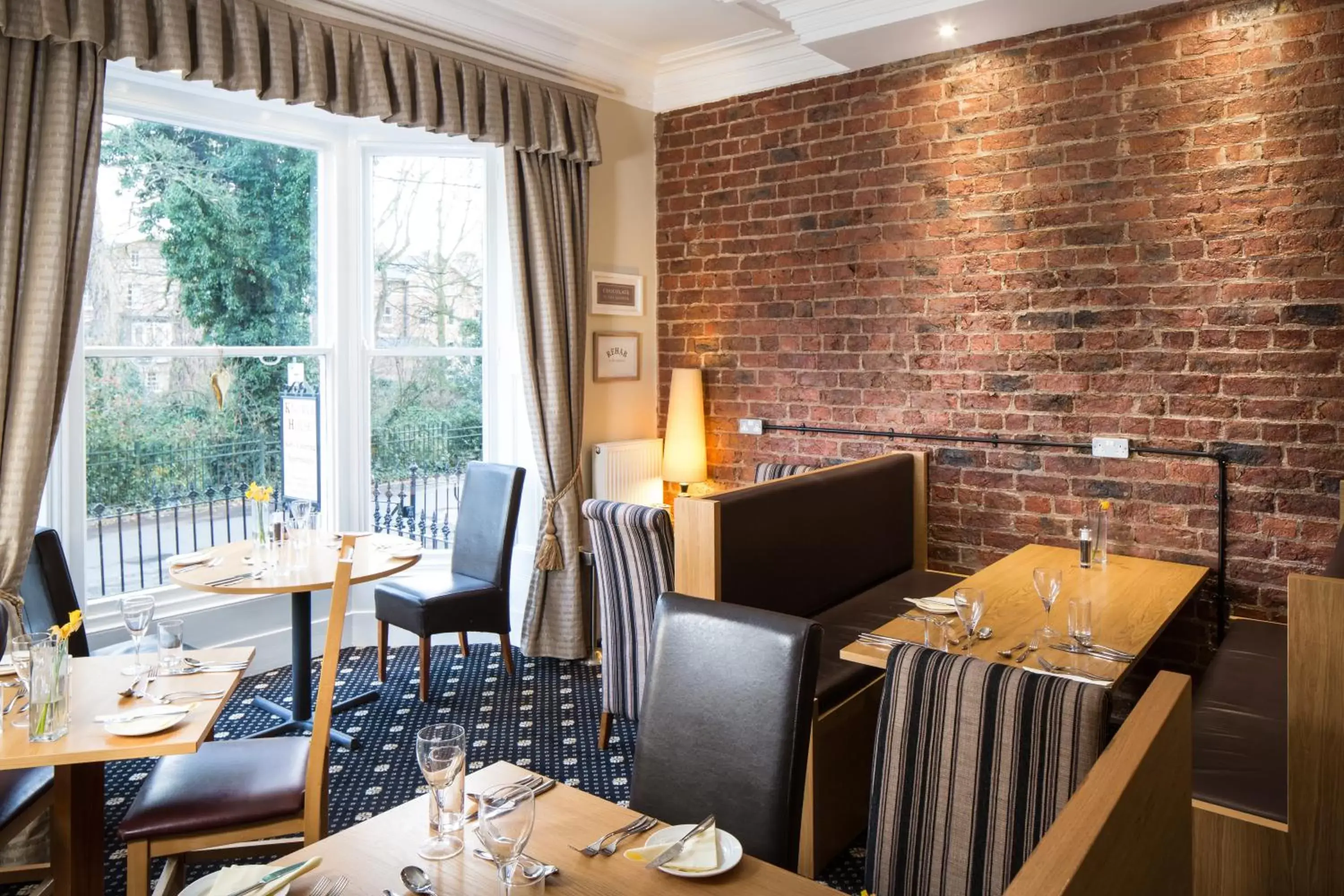 Restaurant/Places to Eat in Hedley House Hotel & Apartments