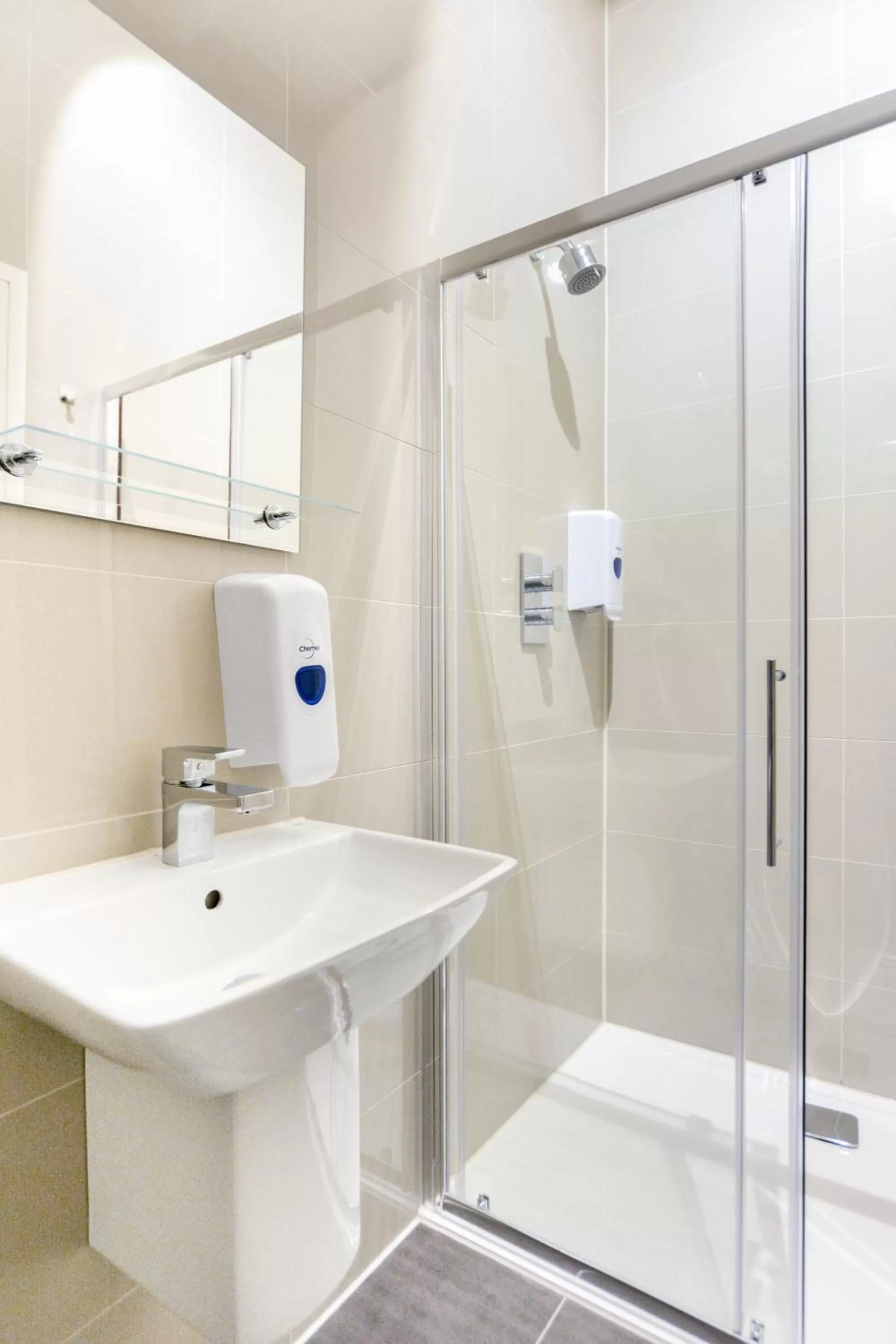 Bathroom in Green View Hotel Near Dartford