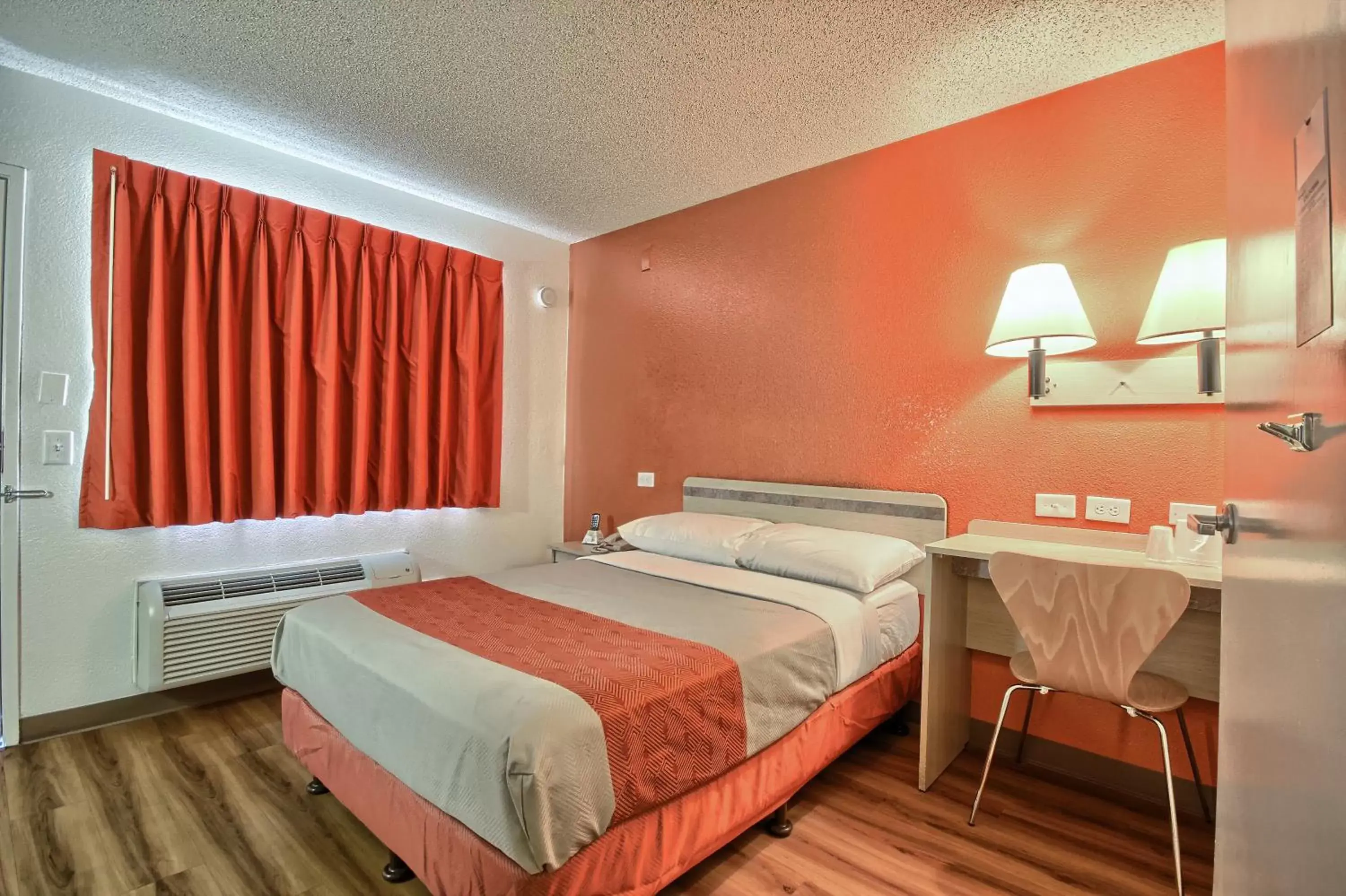 Bedroom, Bed in Motel 6-Fresno, CA - Blackstone South