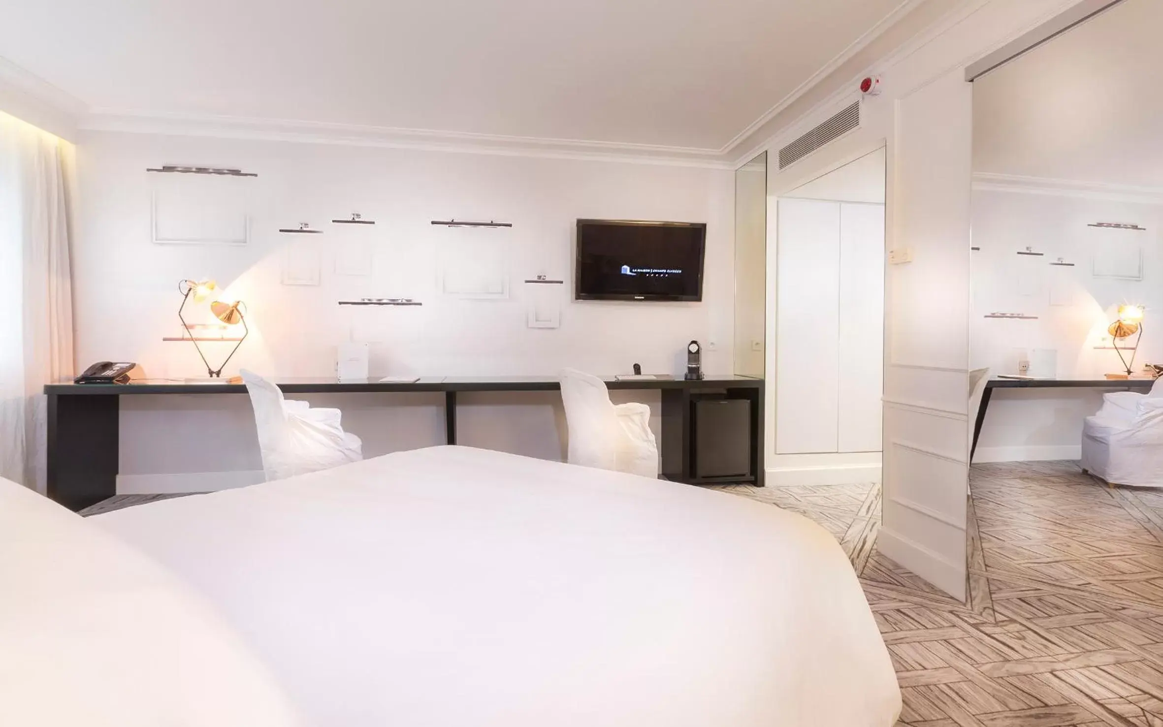 Photo of the whole room, Bed in La Maison Champs Elysées