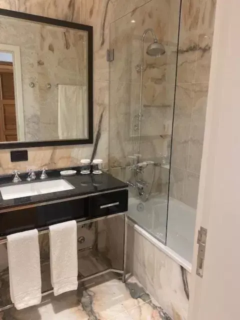 Bathroom in Solar do Requeijo by Luna Hotels & Resorts