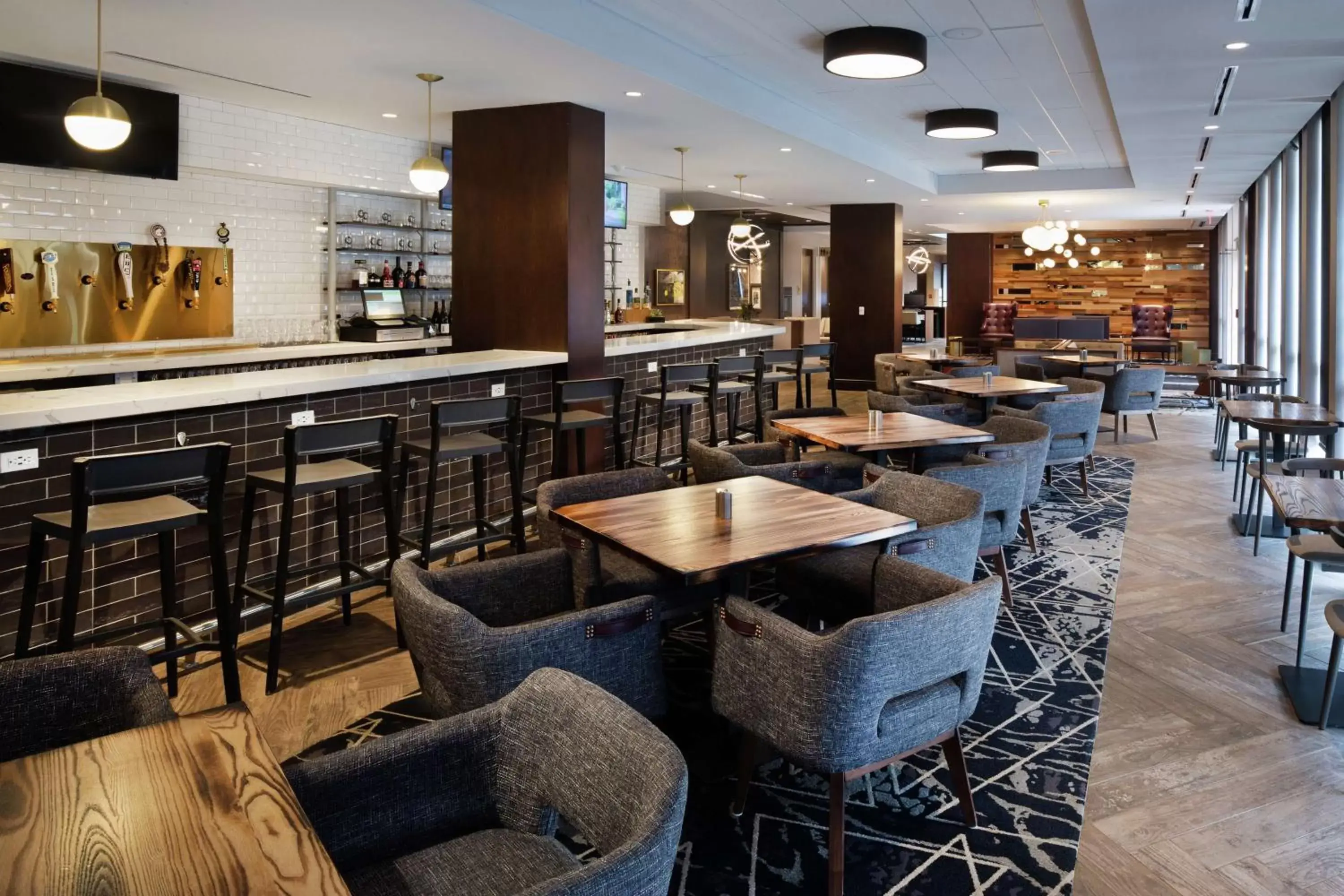 Lounge or bar, Restaurant/Places to Eat in Doubletree By Hilton Jamestown, Ny