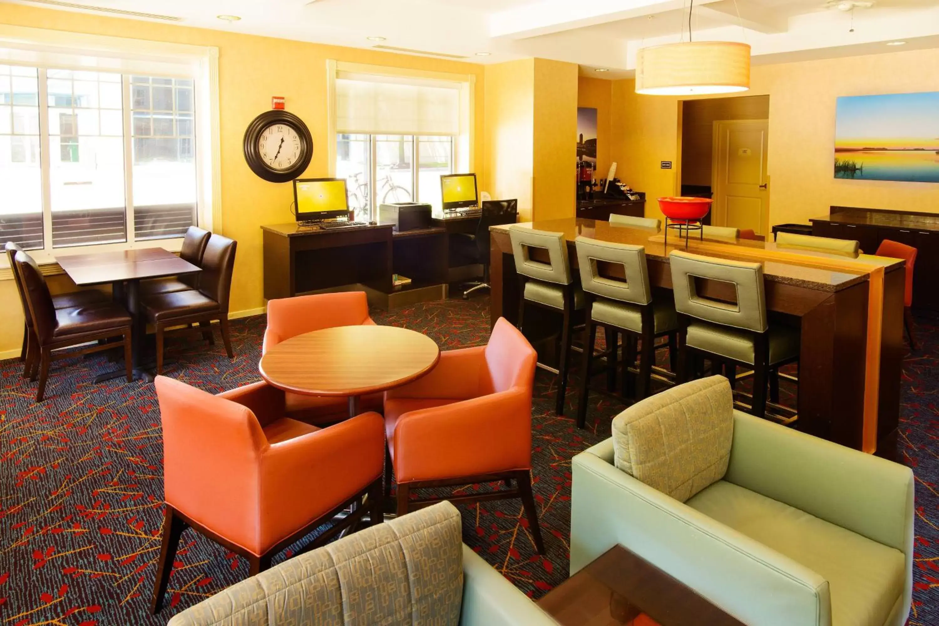 Breakfast, Lounge/Bar in Residence Inn Rochester Mayo Clinic Area