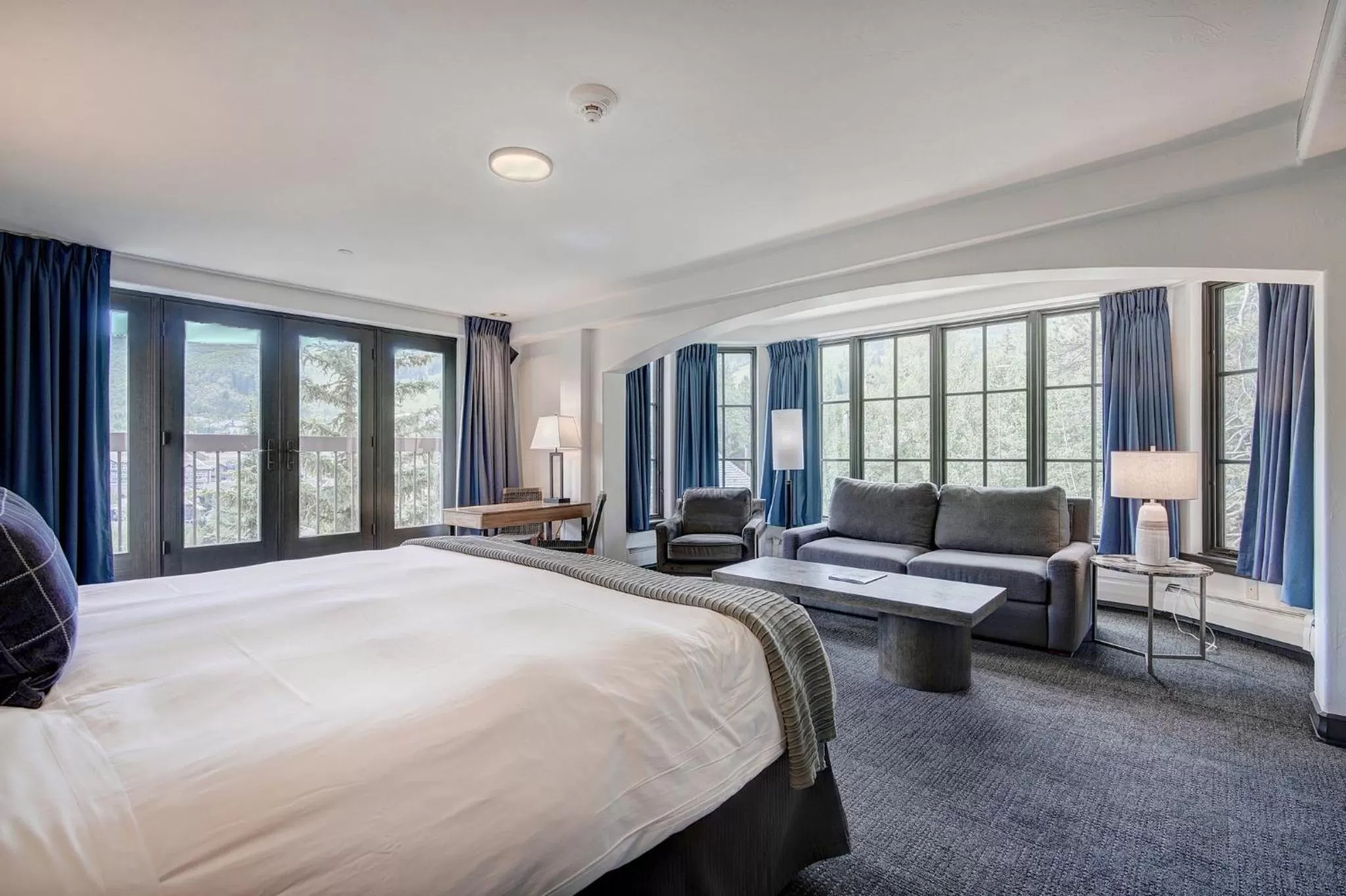 Photo of the whole room, Bed in The Pines Lodge, a RockResort