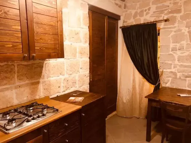 Kitchen/Kitchenette in Albergo Tripoli B&B Affittacamere