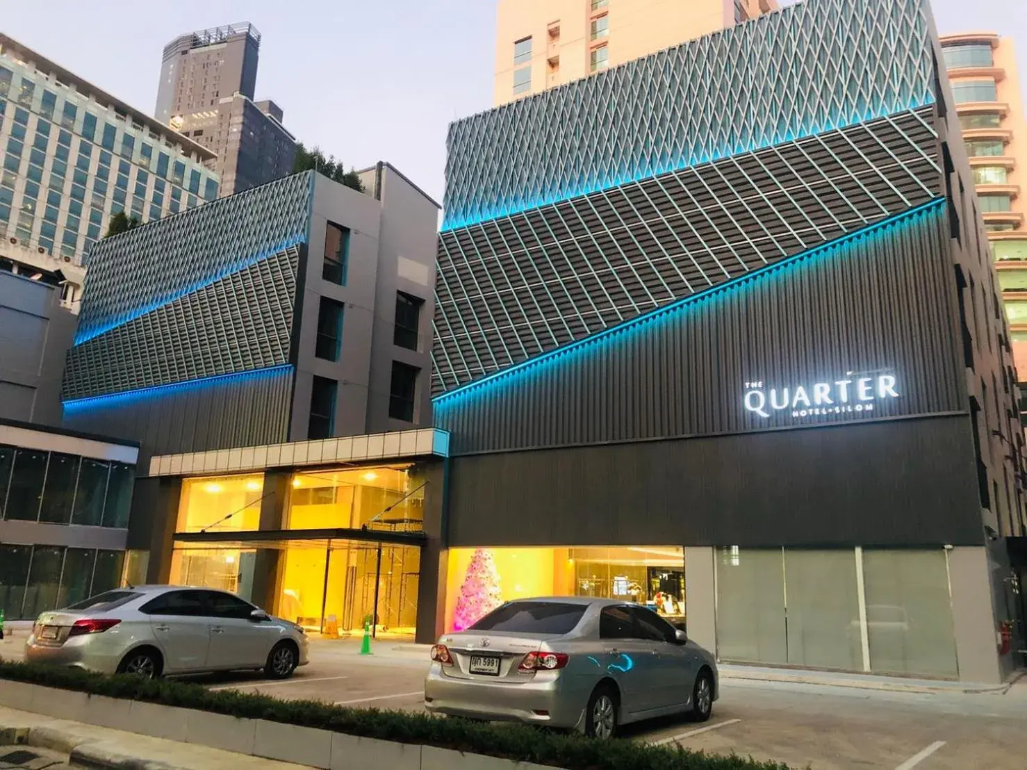 Property Building in The Quarter Silom by UHG