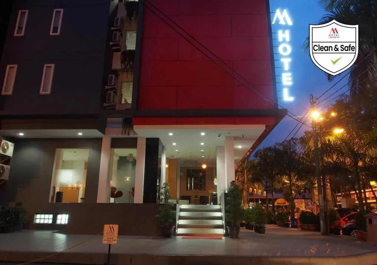 Facade/entrance in M Hotel Facade/entrance in M Hotel