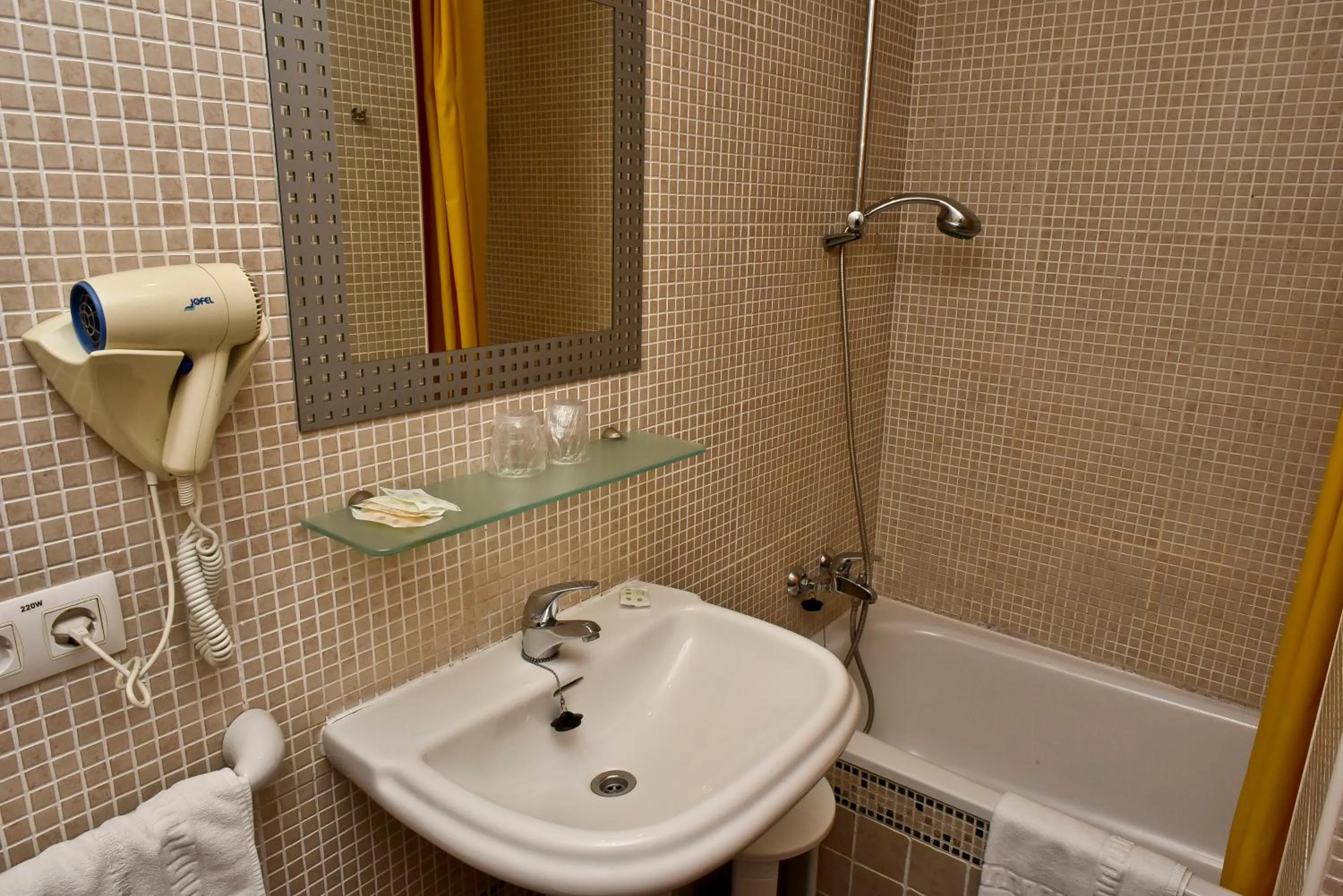 Bathroom in Hotel Adsubia