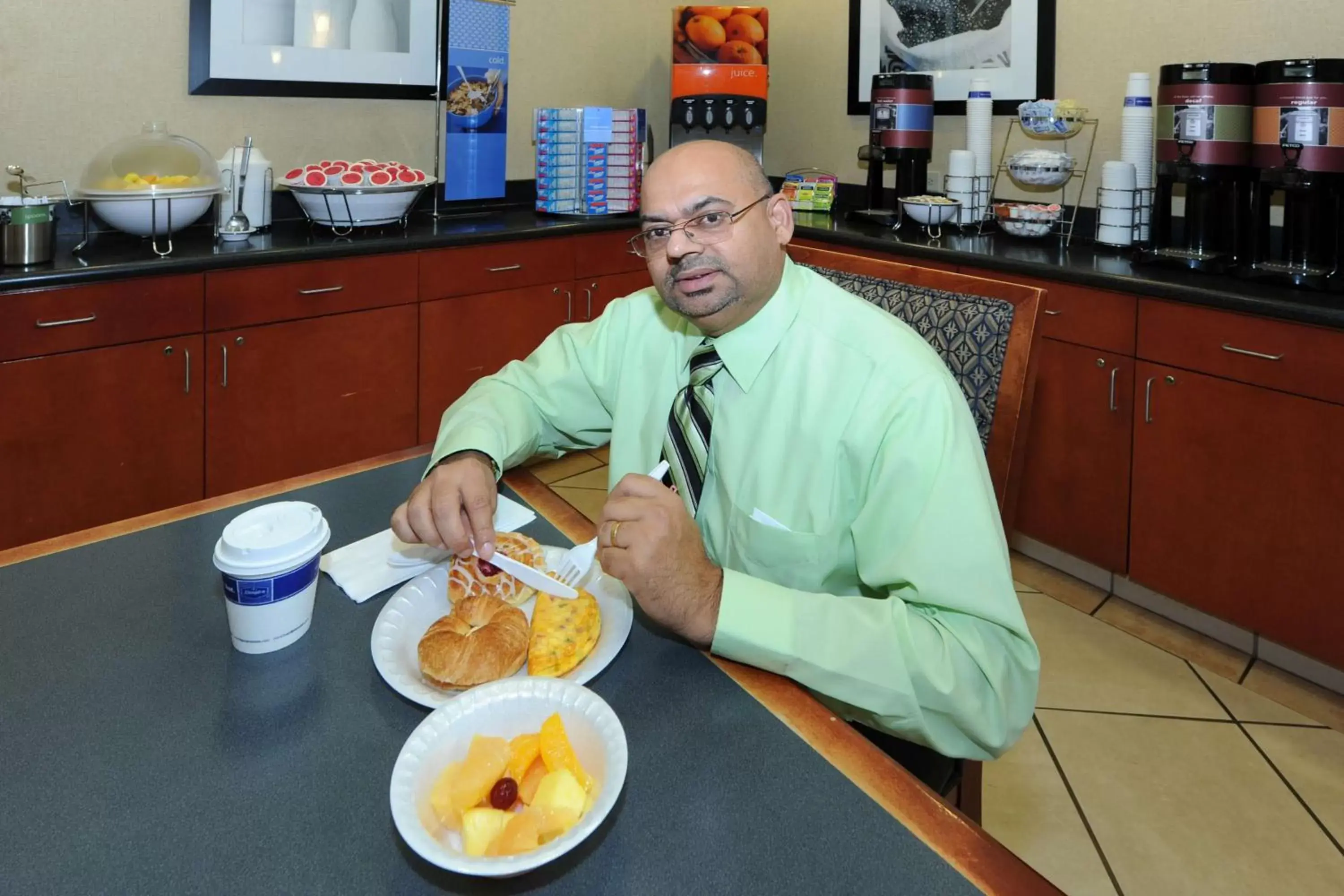 Breakfast in Hampton Inn & Suites-Atlanta Airport North-I-85