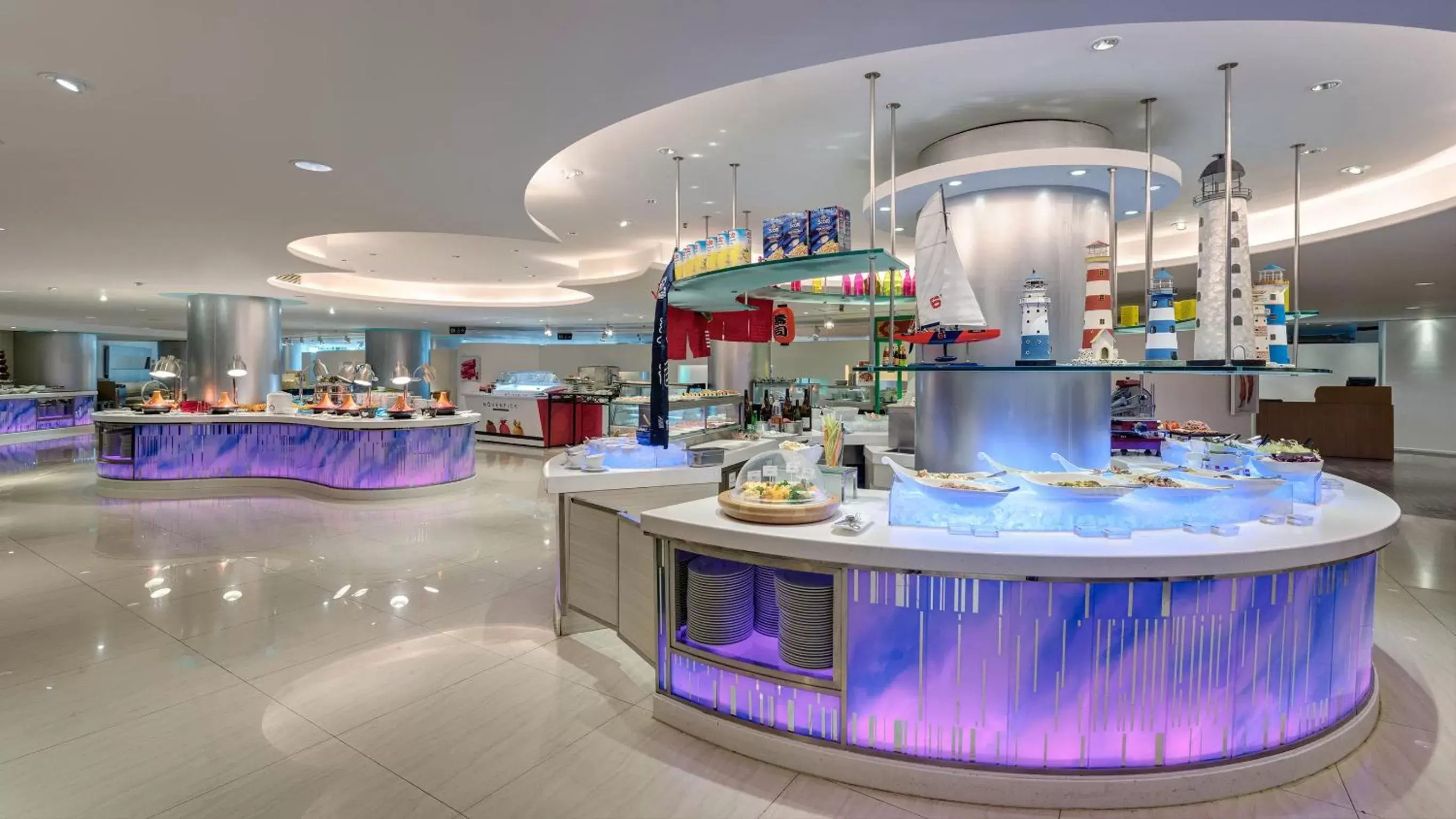 Restaurant/places to eat in Regal Airport Hotel