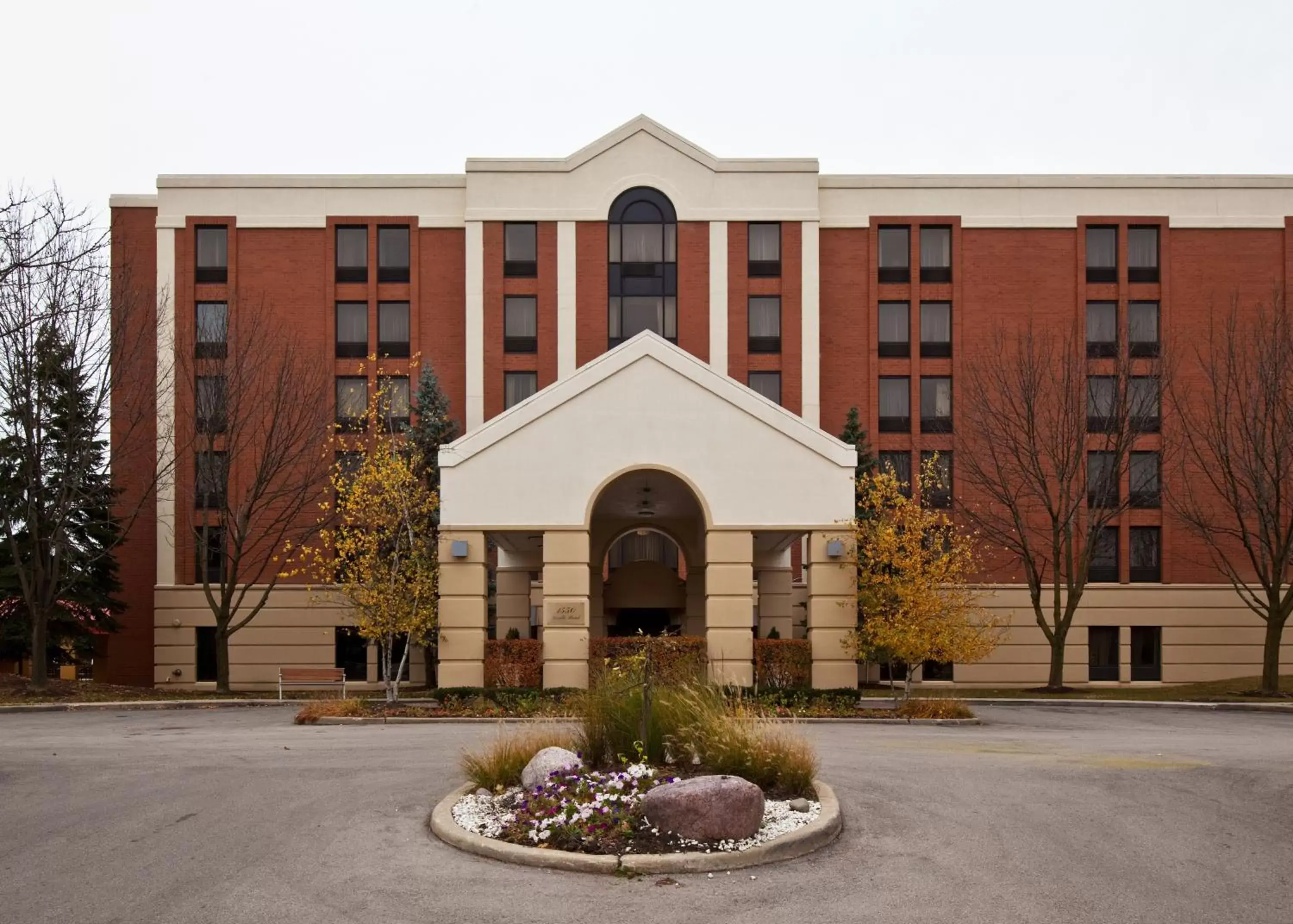 Property Building in Radisson Hotel Schaumburg