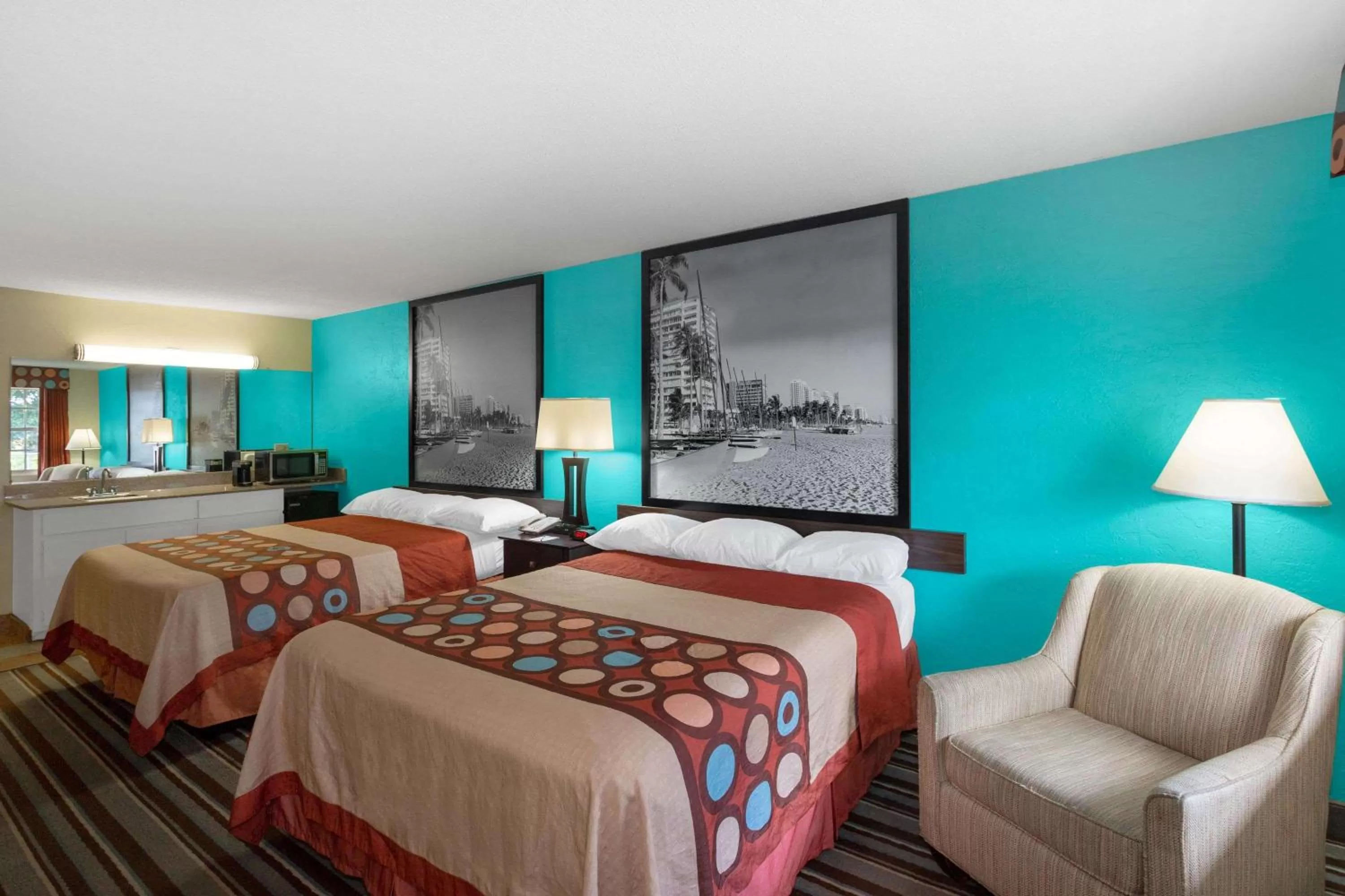 Photo of the whole room, Bed in Super 8 by Wyndham Bradenton Sarasota Area