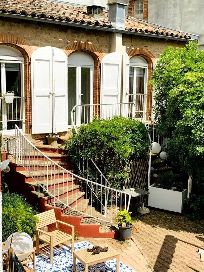 Garden view, Property Building in Le 9 en Cuisine