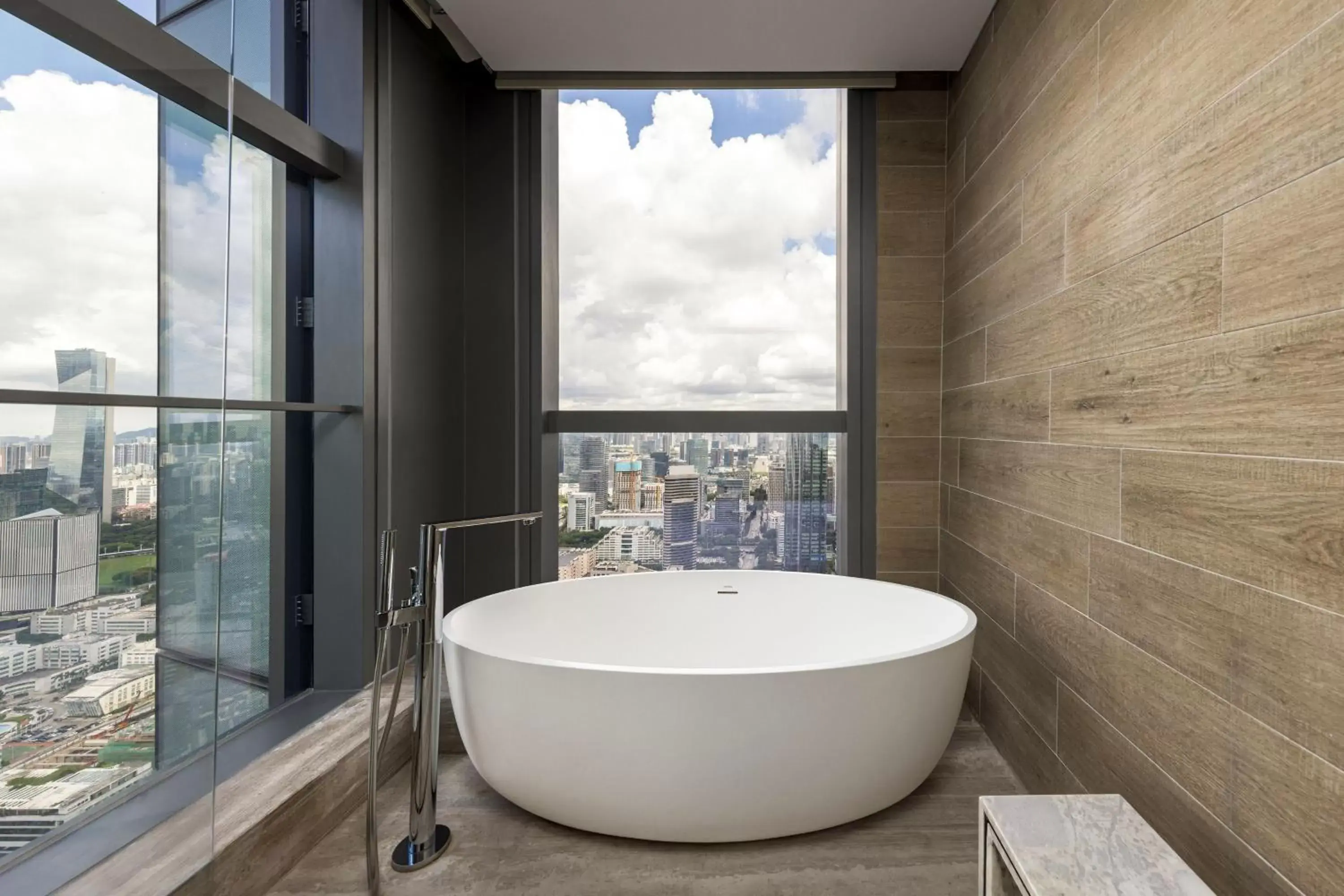 Photo of the whole room, Bathroom in Renaissance Shenzhen Bay Hotel