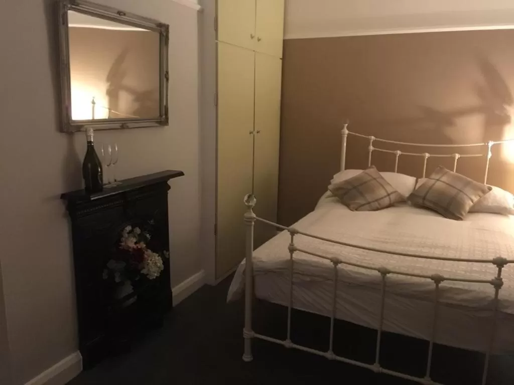 Bed in TRETHEWEY GUEST HOUSE