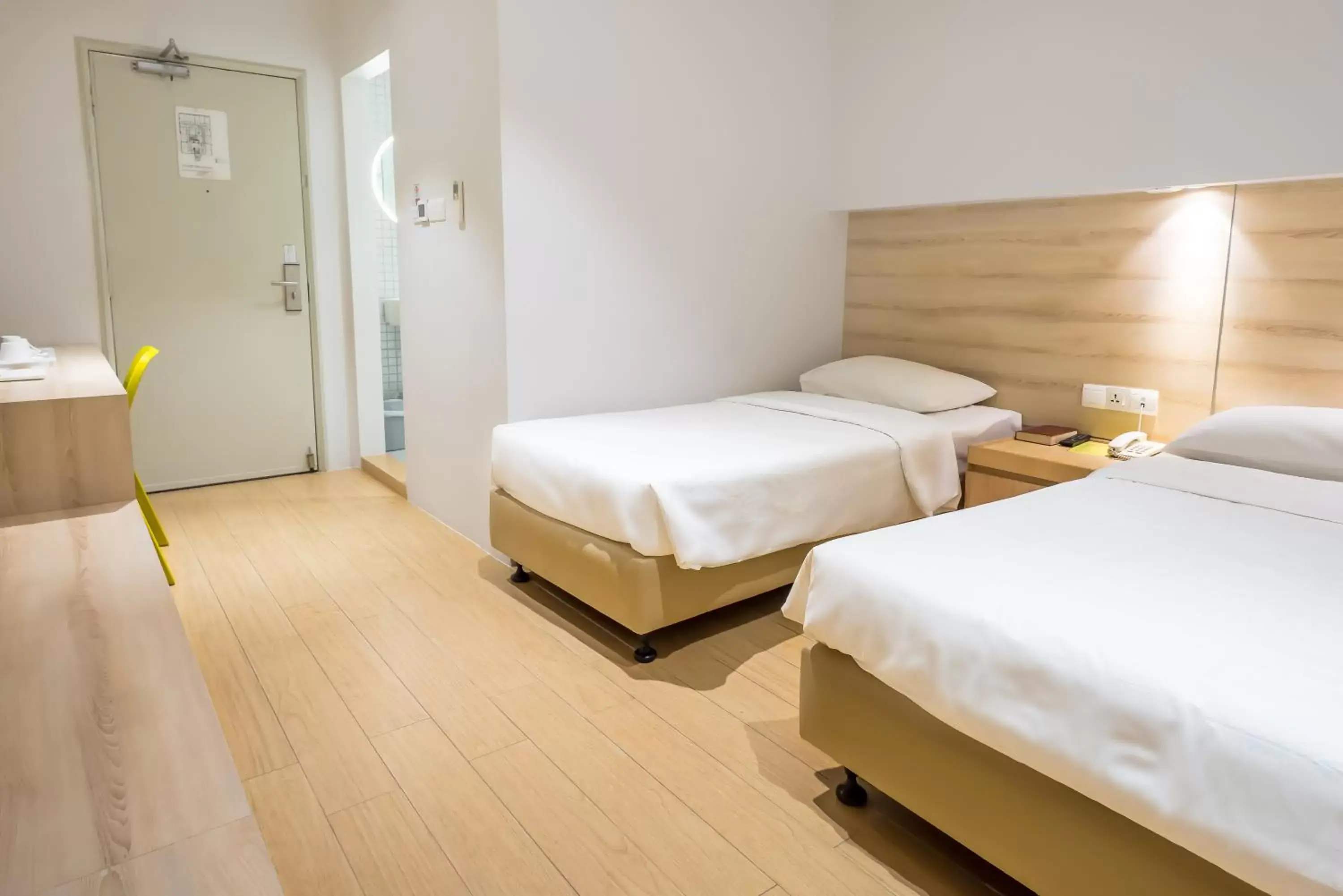 Bedroom, Bed in Summer View Hotel Bedroom, Bed in Summer View Hotel