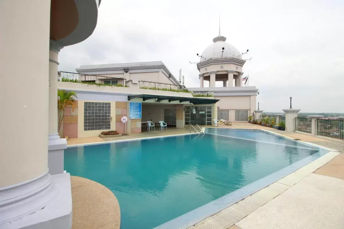 Swimming Pool in Grand Kampar Hotel