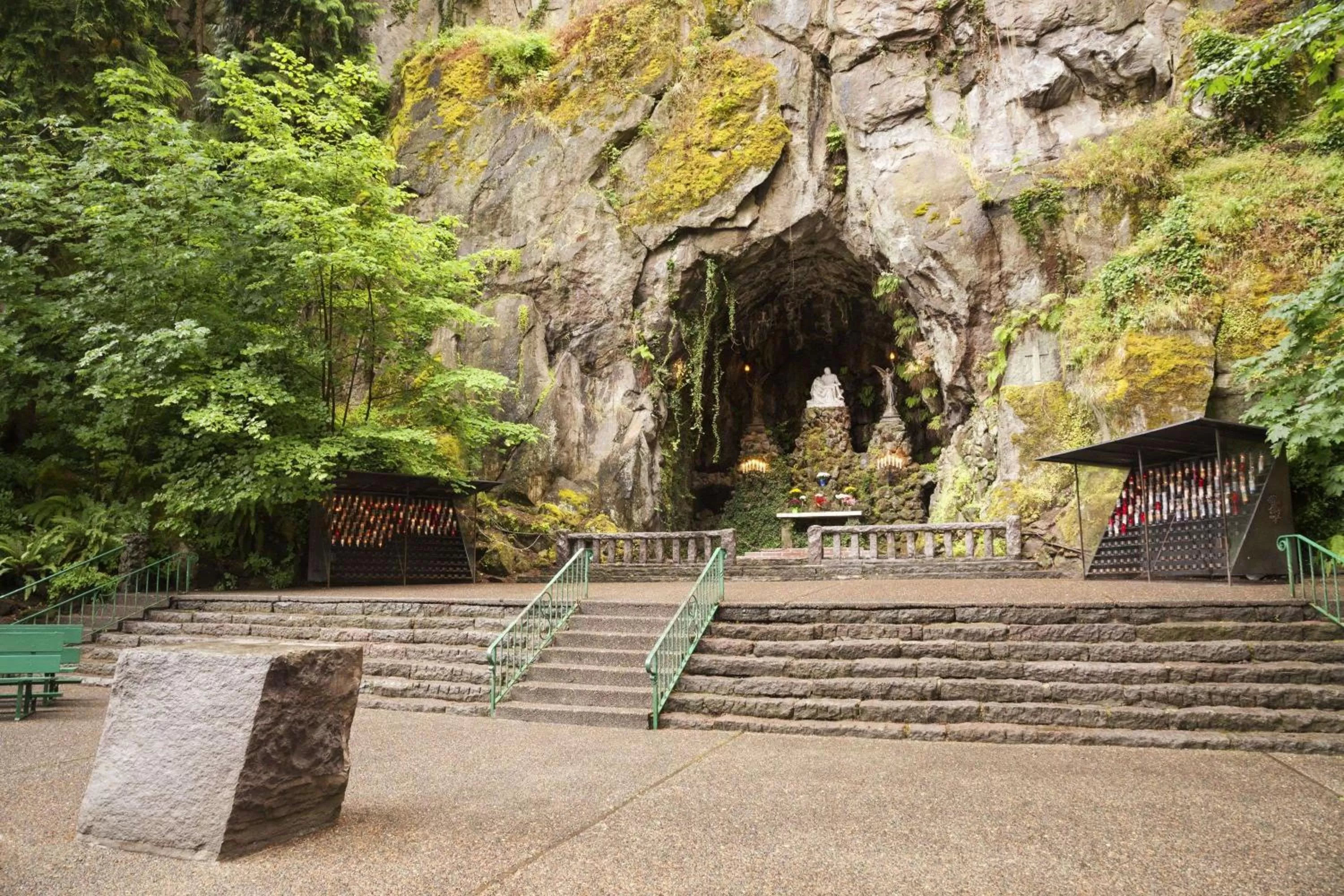 Property building in Super 8 by Wyndham Portland Airport