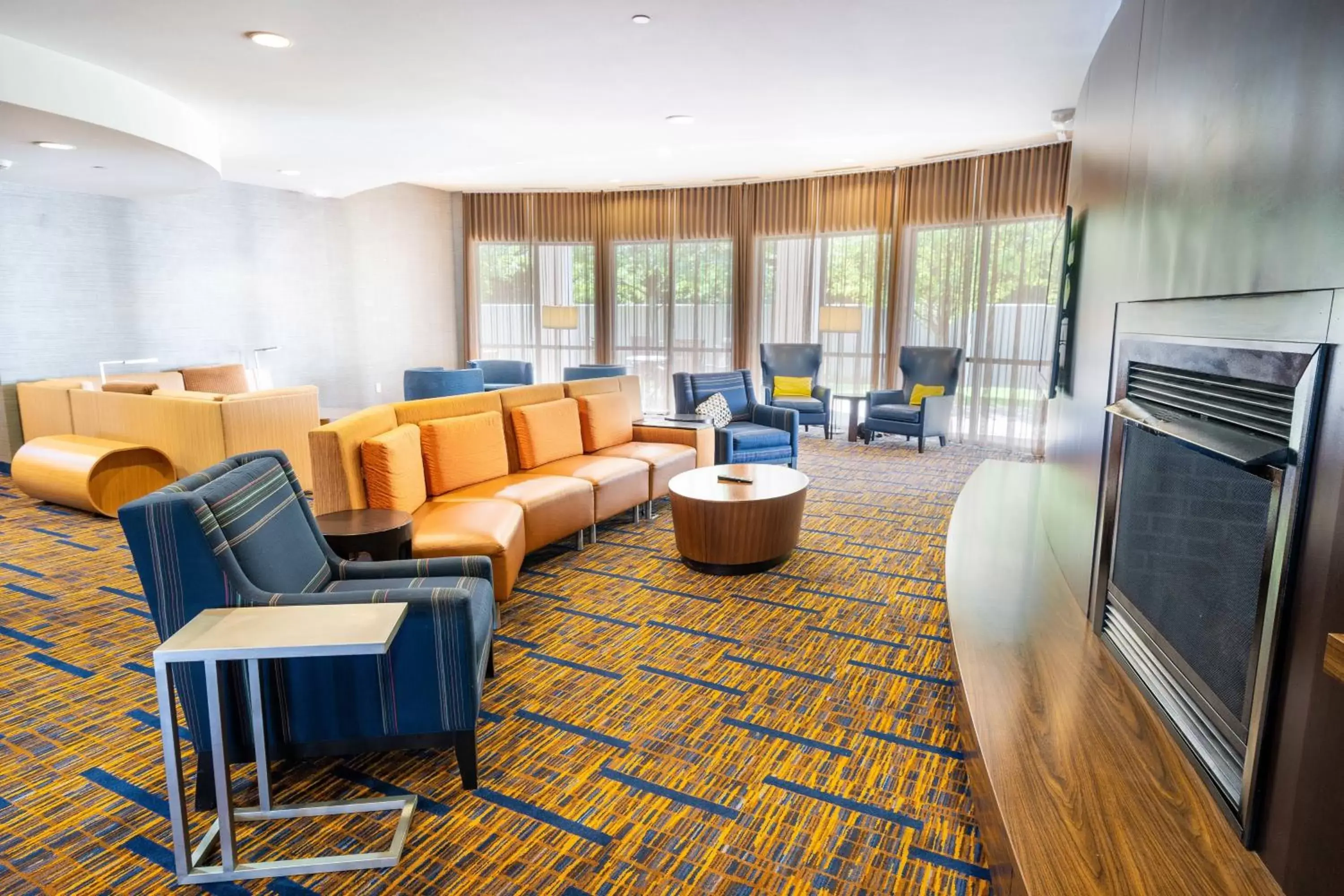 Lounge or bar, Seating Area in Courtyard by Marriott Kingston