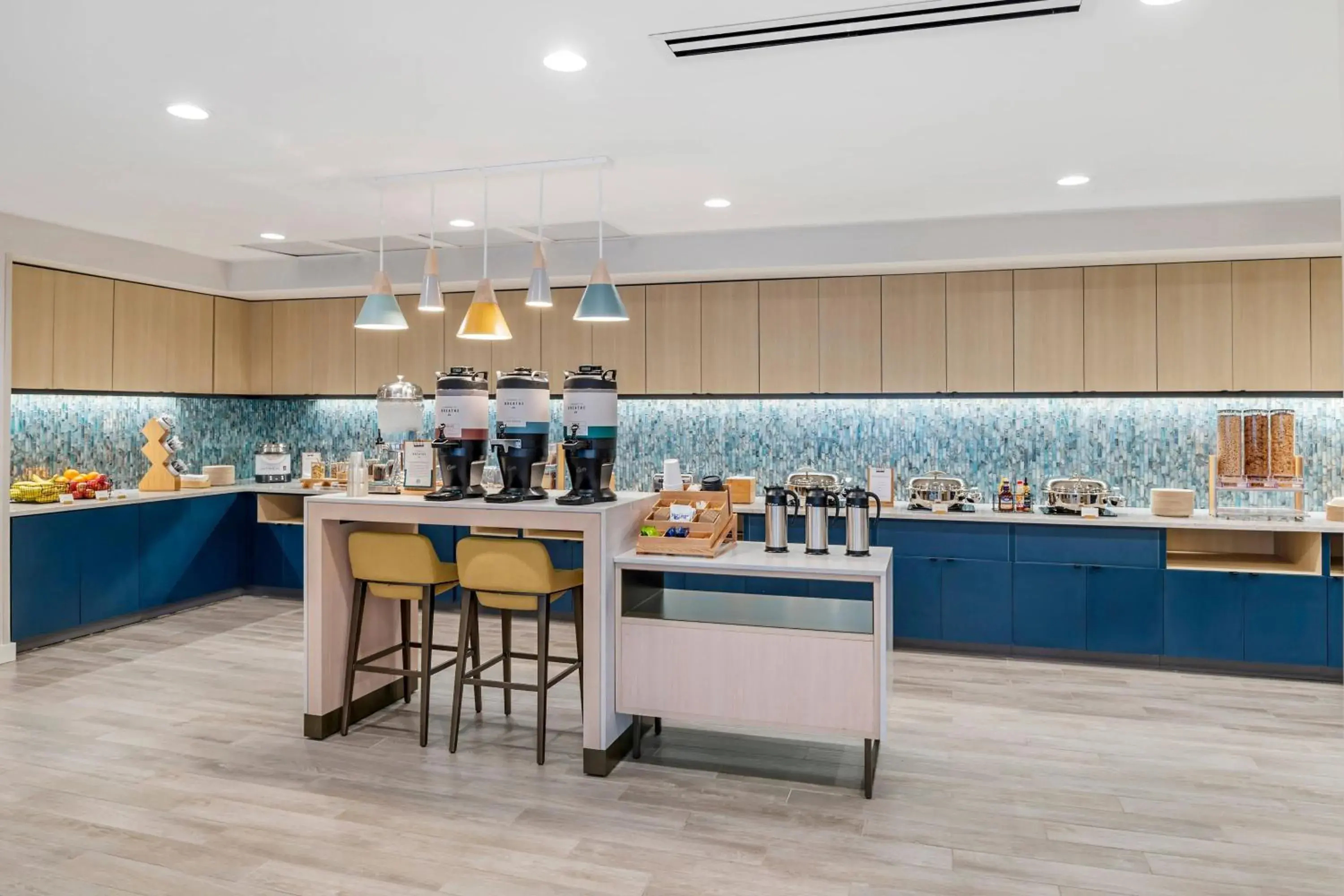 Breakfast, Kitchen/Kitchenette in TownePlace Suites by Marriott Richmond Colonial Heights
