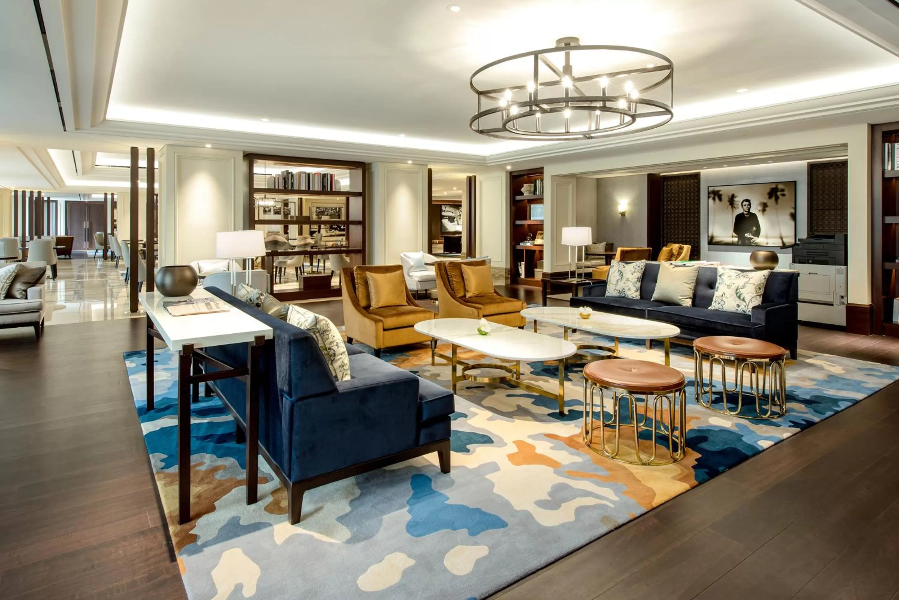 Lounge or bar in Paradise City