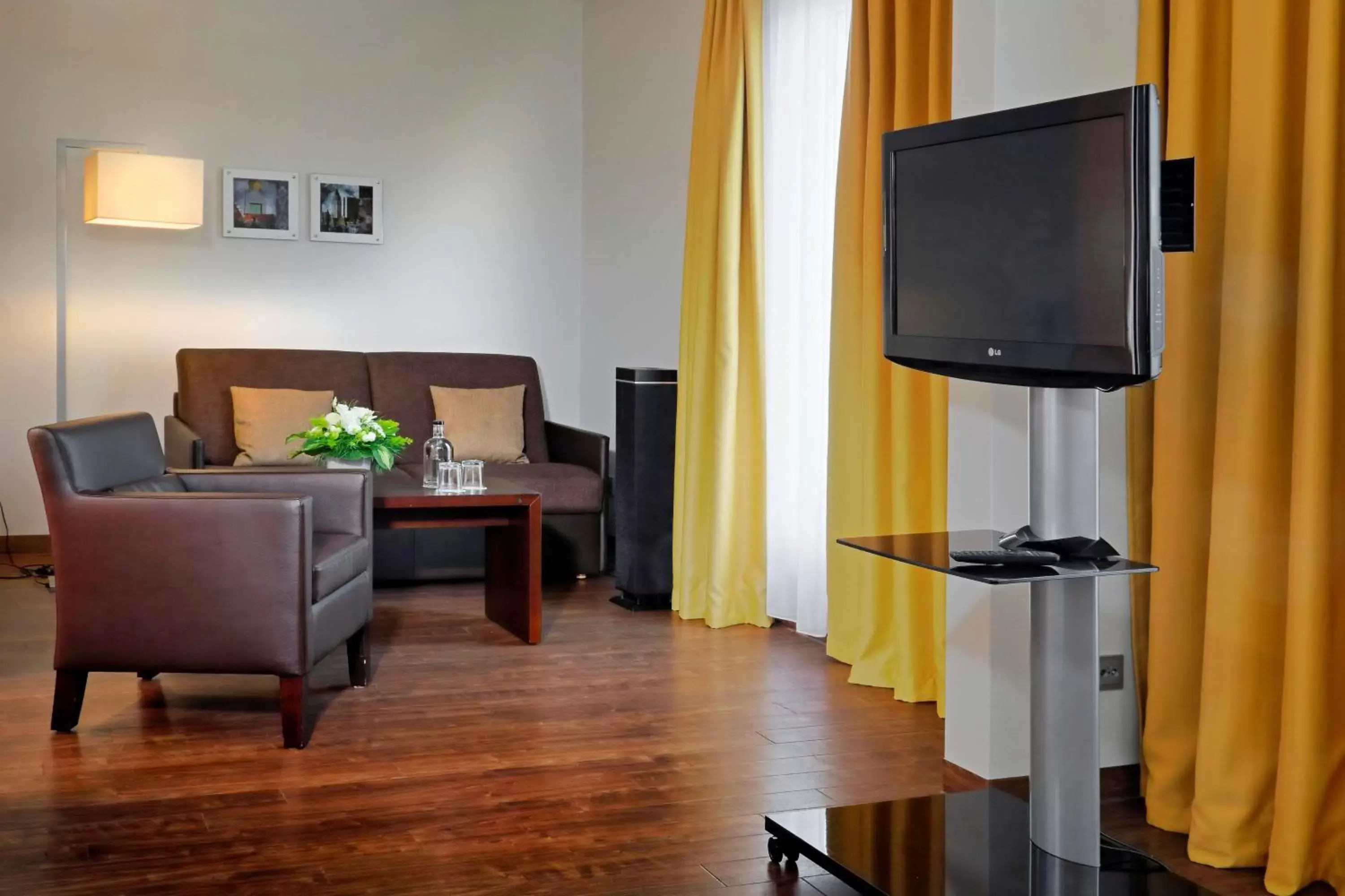 Living room, TV/Entertainment Center in Best Western Premier IB Hotel Friedberger Warte