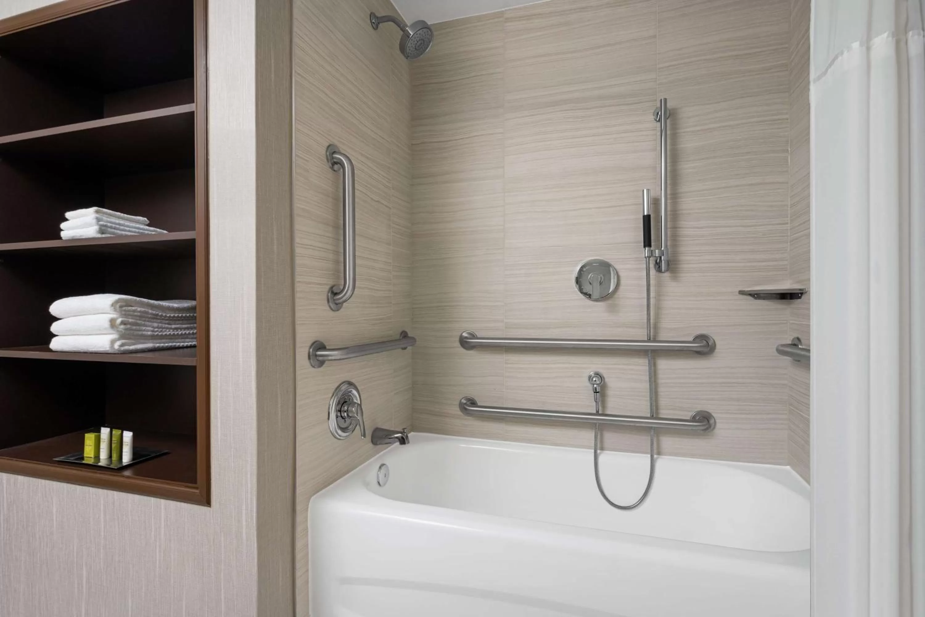 Bathroom in Hilton Indianapolis Hotel & Suites