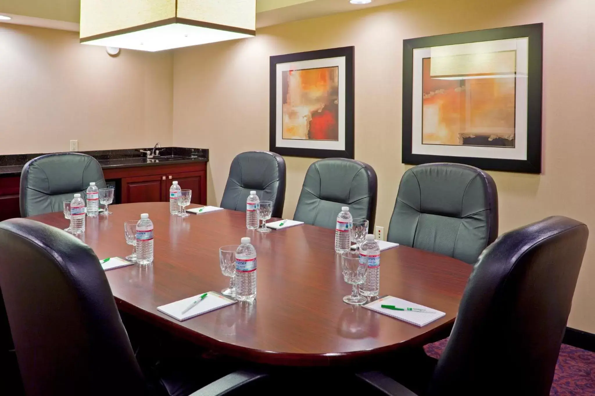 Meeting/conference room in Holiday Inn South Plainfield-Piscataway, an IHG Hotel