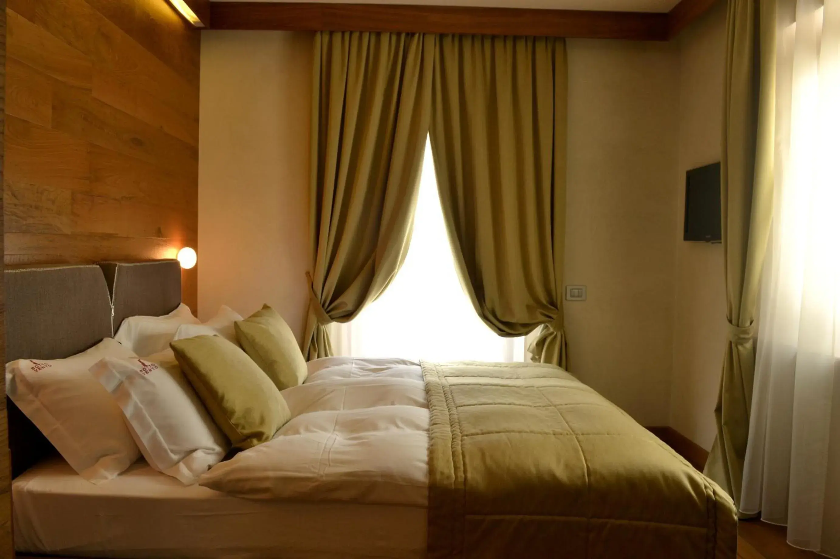 Photo of the whole room, Bed in Sottovento Luxury Hospitality