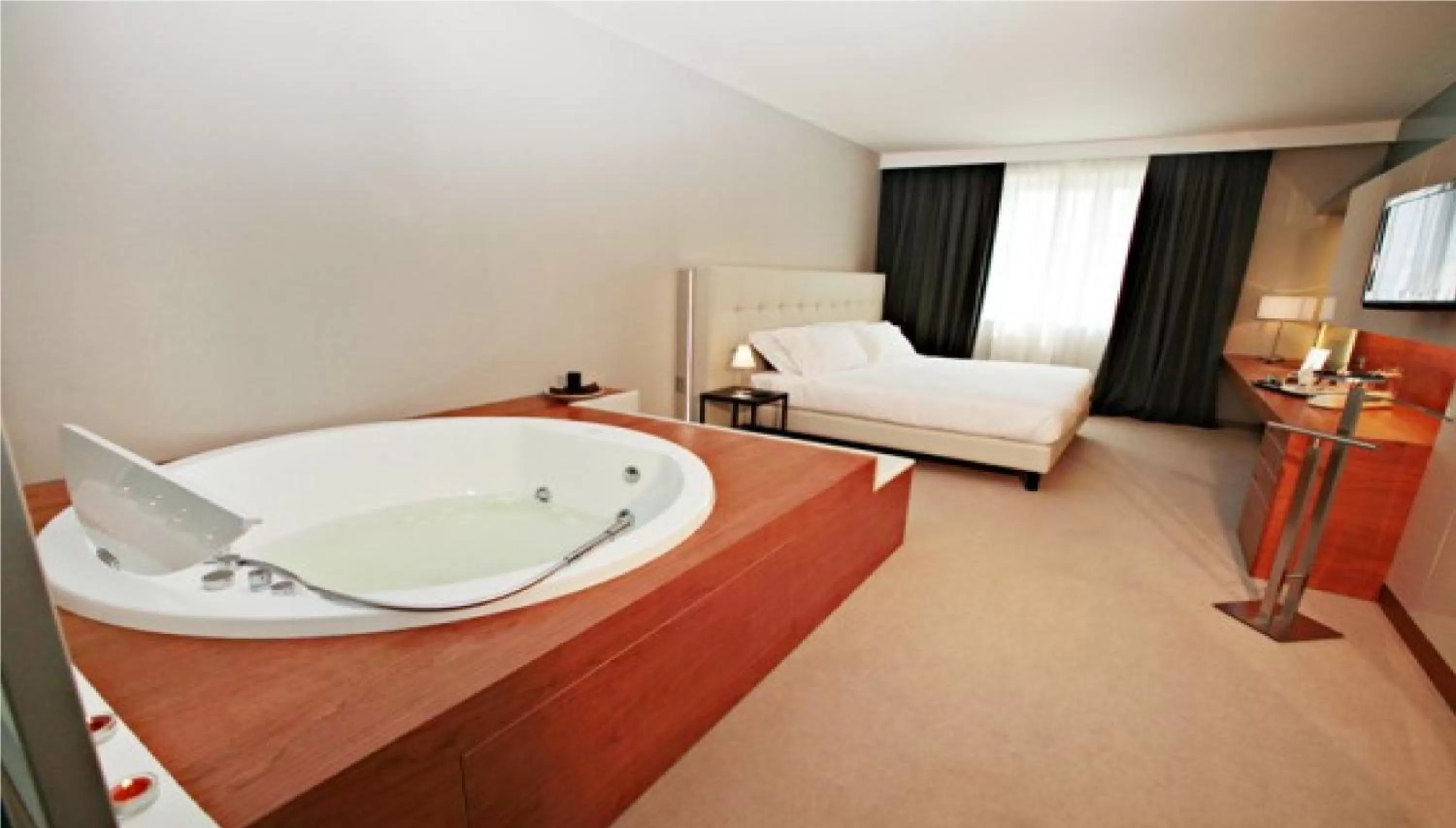 Bed in Cosmopolitan Hotel