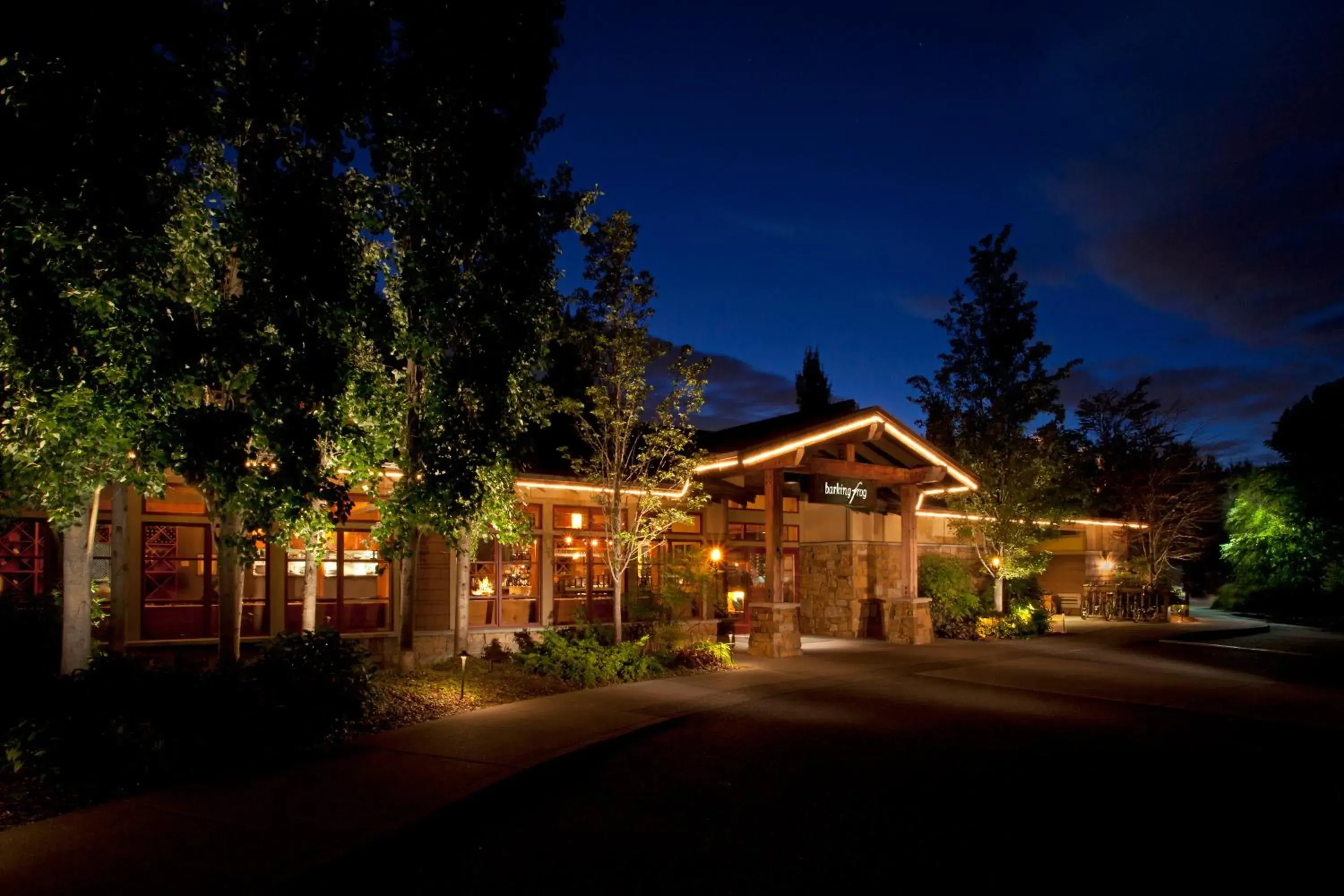 Facade/entrance, Property Building in Willows Lodge