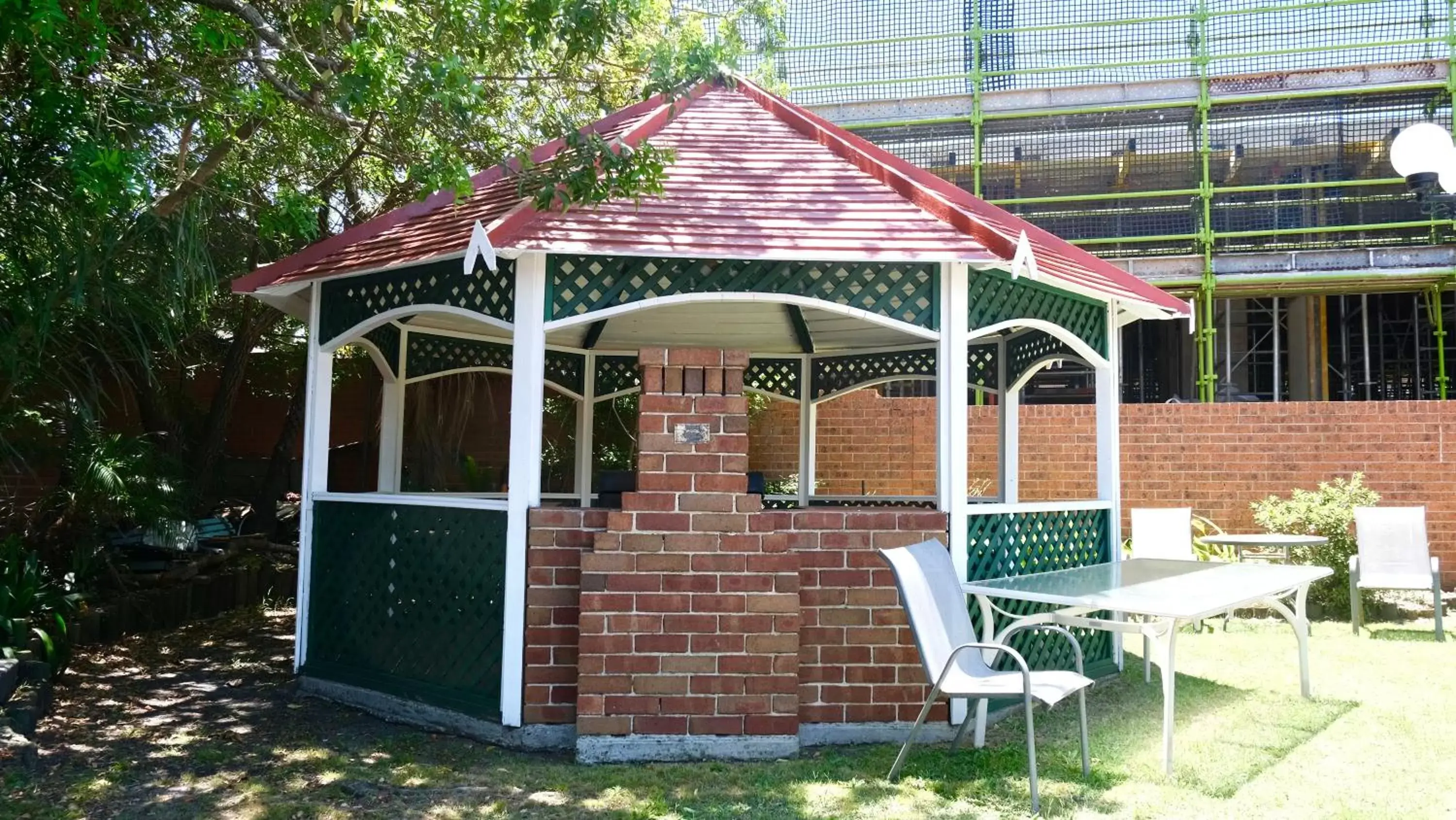 BBQ facilities in Sapphire Palms Motel