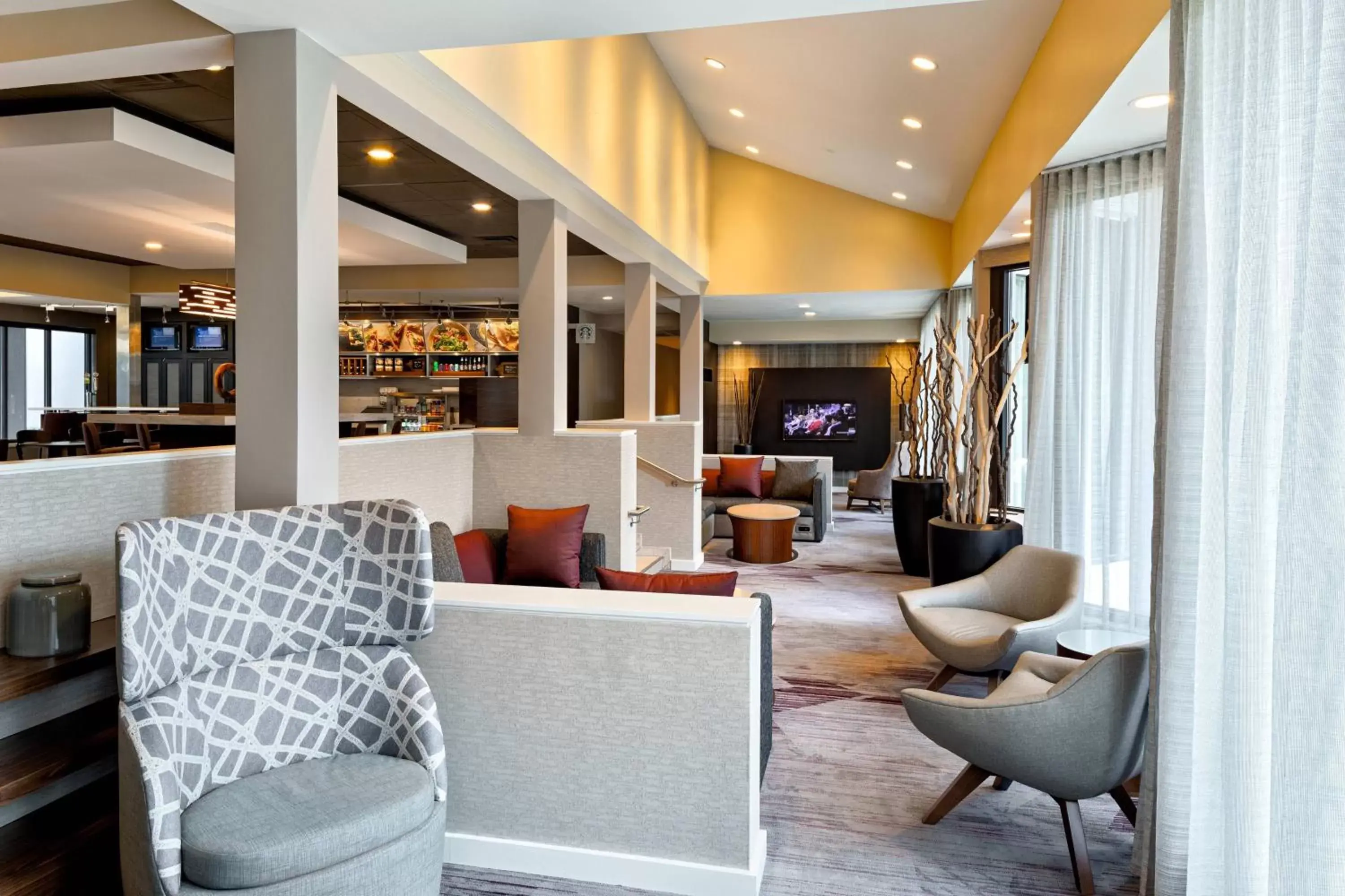 Lobby or reception, Lounge/Bar in Courtyard Cincinnati Blue Ash