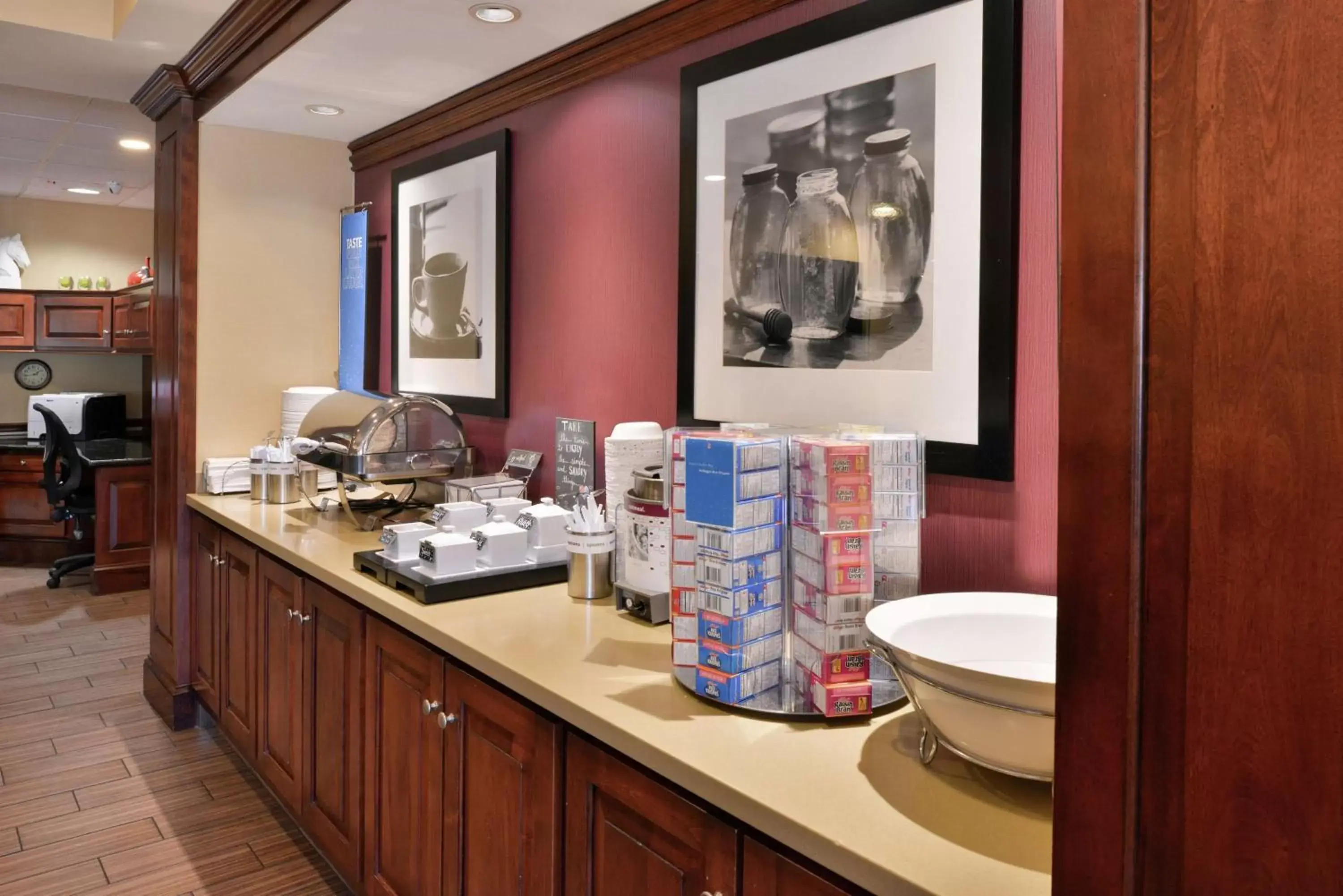 Dining area in Hampton Inn Waynesboro/Stuarts Draft