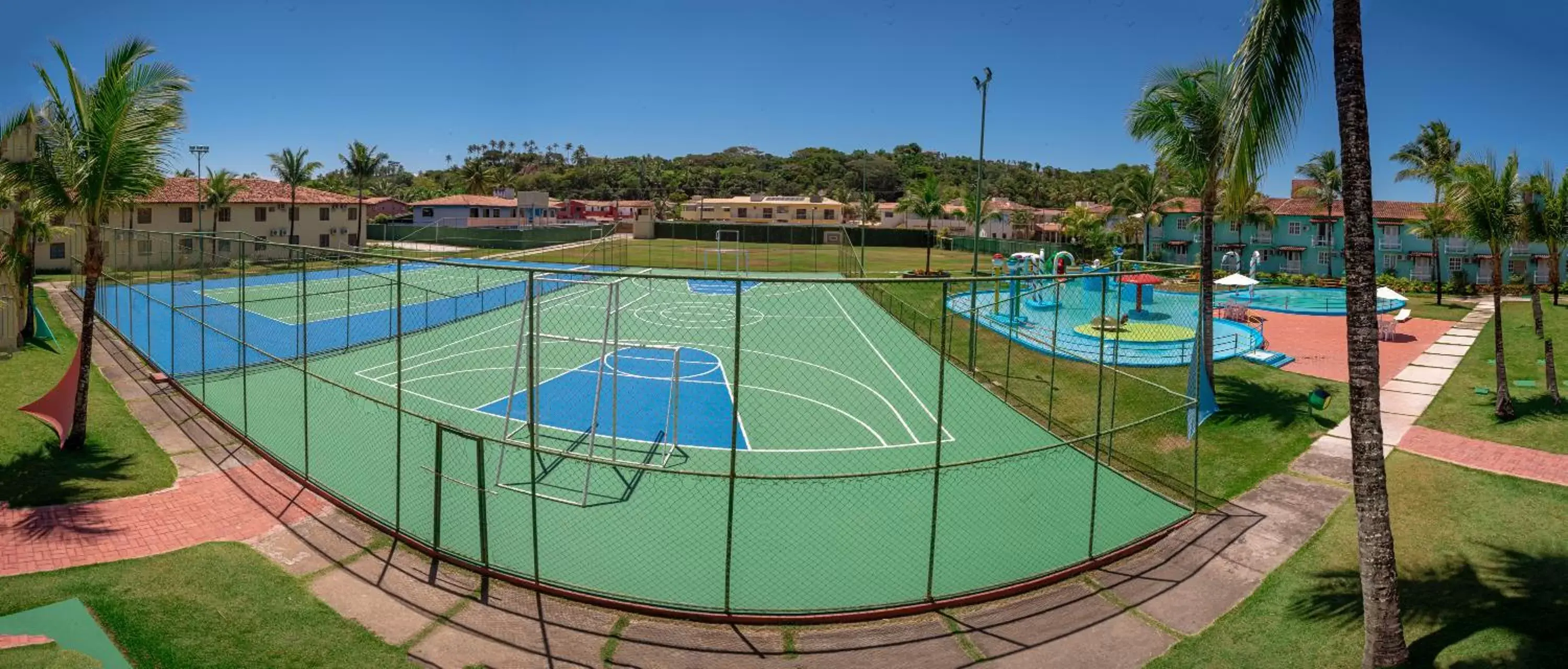Tennis court, Swimming Pool in Portobello Park Hotel