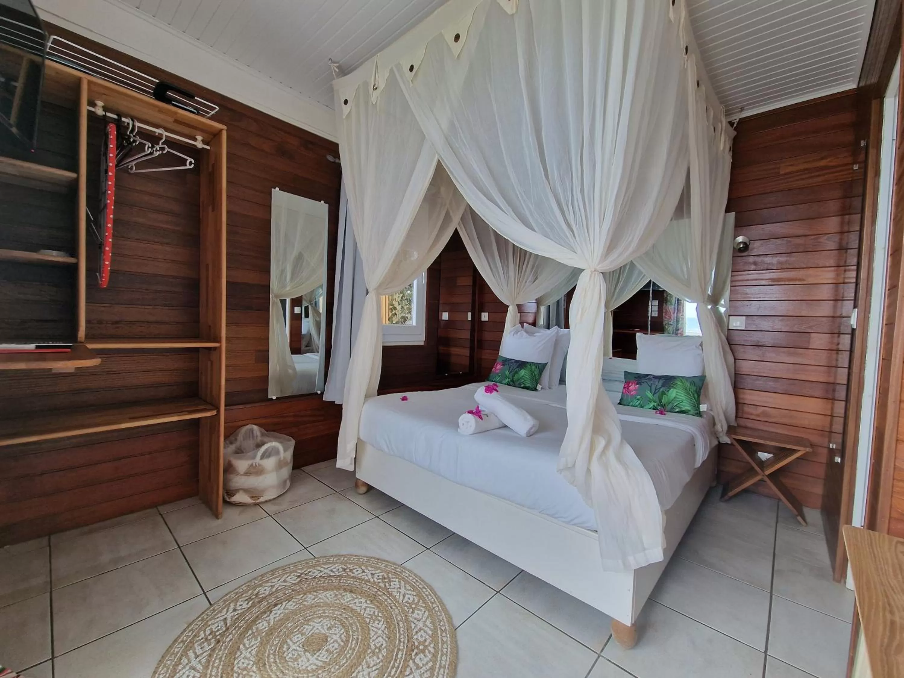 Bedroom, Bed in Hotel Le Manguier