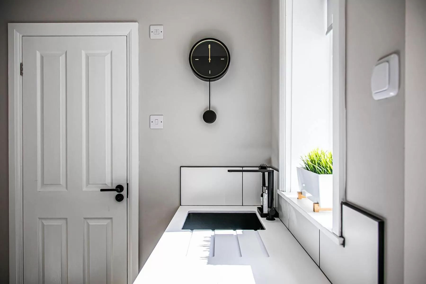 Kitchen or kitchenette, Bed in The Belmont - Harrogate Stays