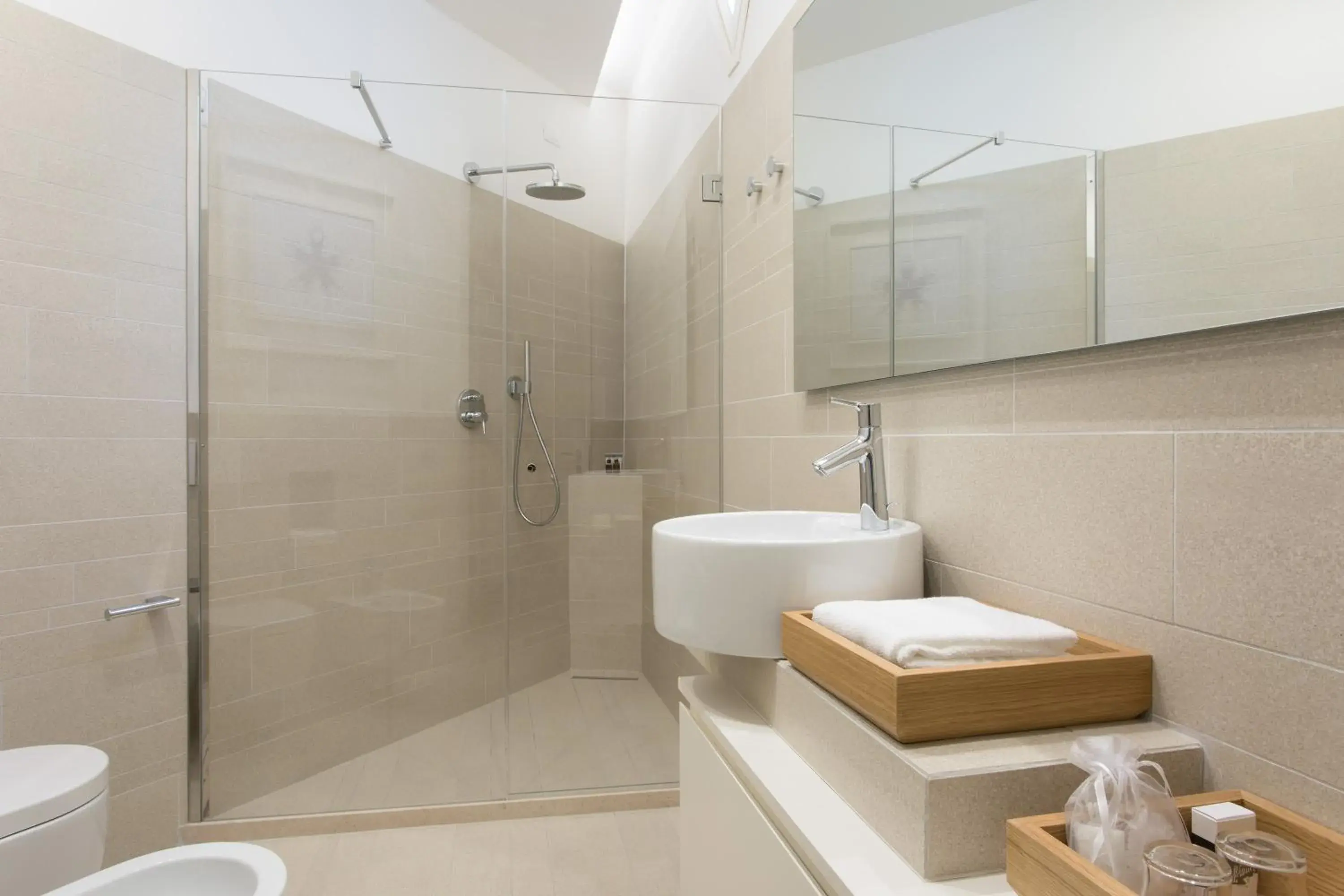 Shower, Bathroom in Hotel Cavalieri Palace